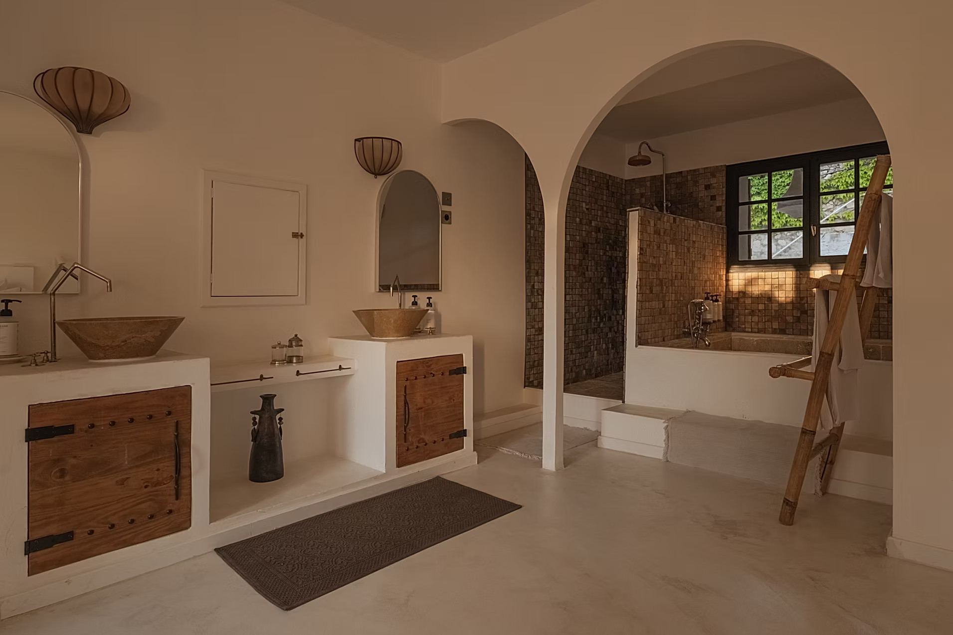 bathroom Provençal country house Casa Youm Marseille with pool and sea view