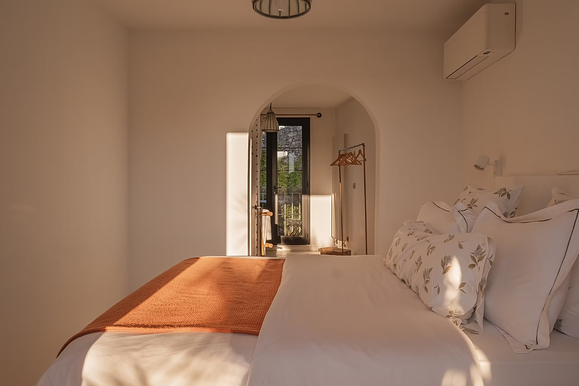 bedroom Casa Youm Marseille with pool and sea view