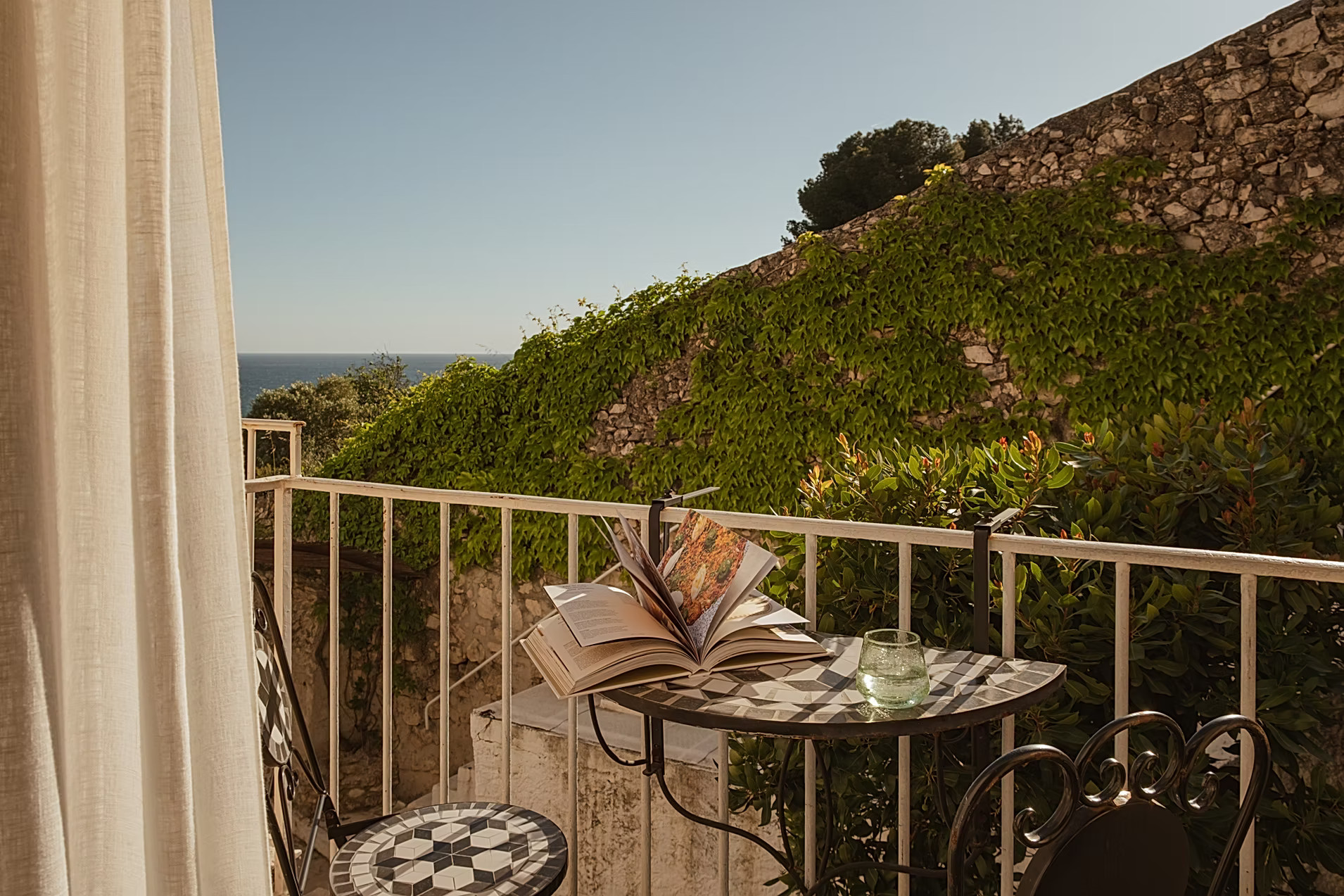 balcony Casa Youm Marseille with pool and sea view