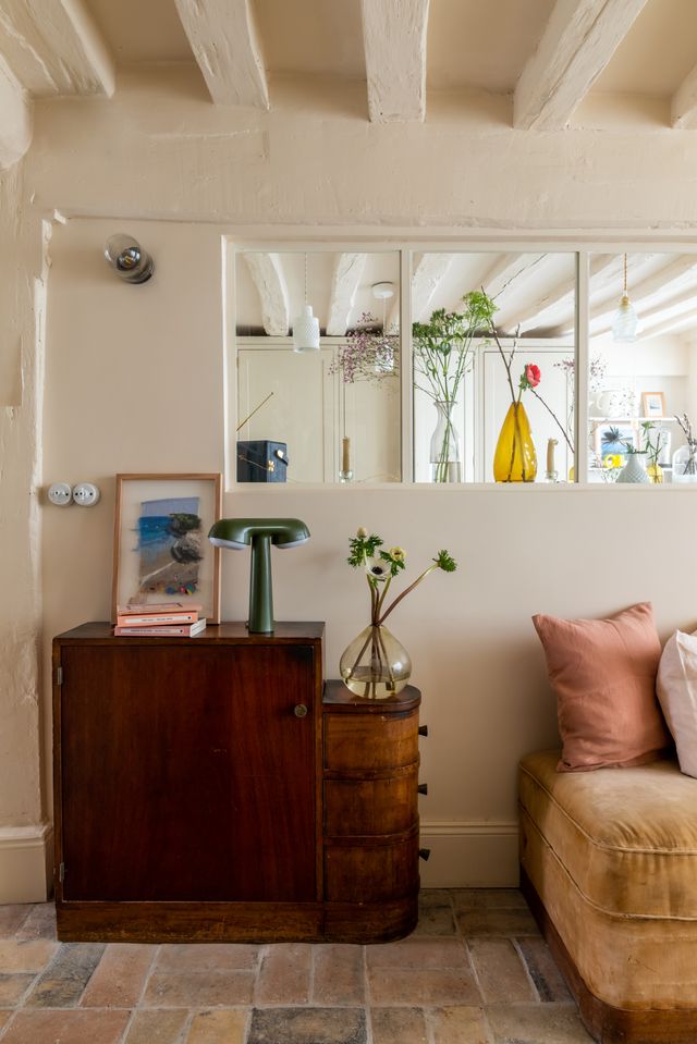 hallway with beams rustic decor apartment in Paris Bastille Photo : © Agathe Tissier hallway with beams rustic decor apartment in Paris Bastille Photo : © Agathe Tissier