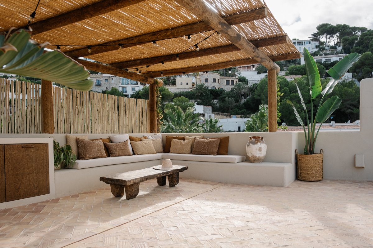 terrasse avec pergola villa méditerranéenne contemporaine et passive avec piscine 