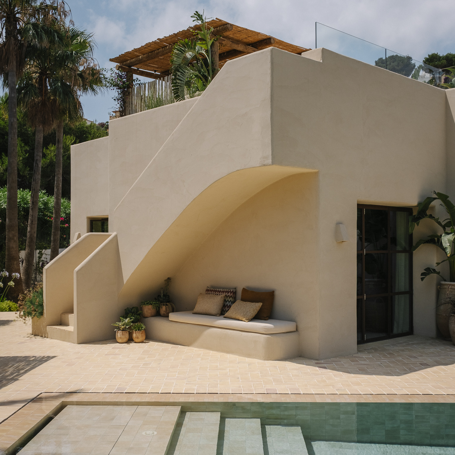 villa méditerranéenne contemporaine et passive avec piscine 