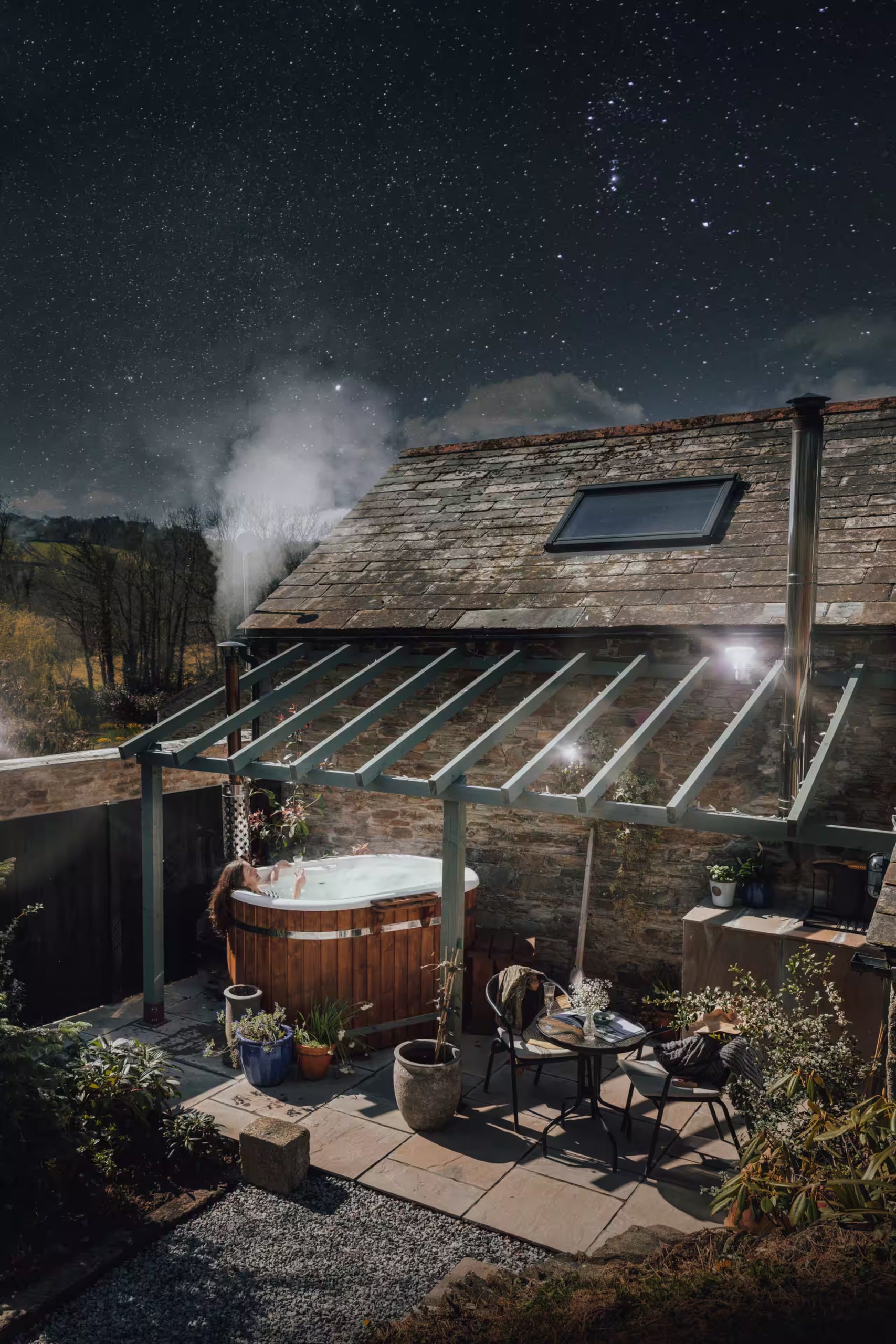 ancienne grange en pierres Cornouailles vue nuit avec ciel étoilé
