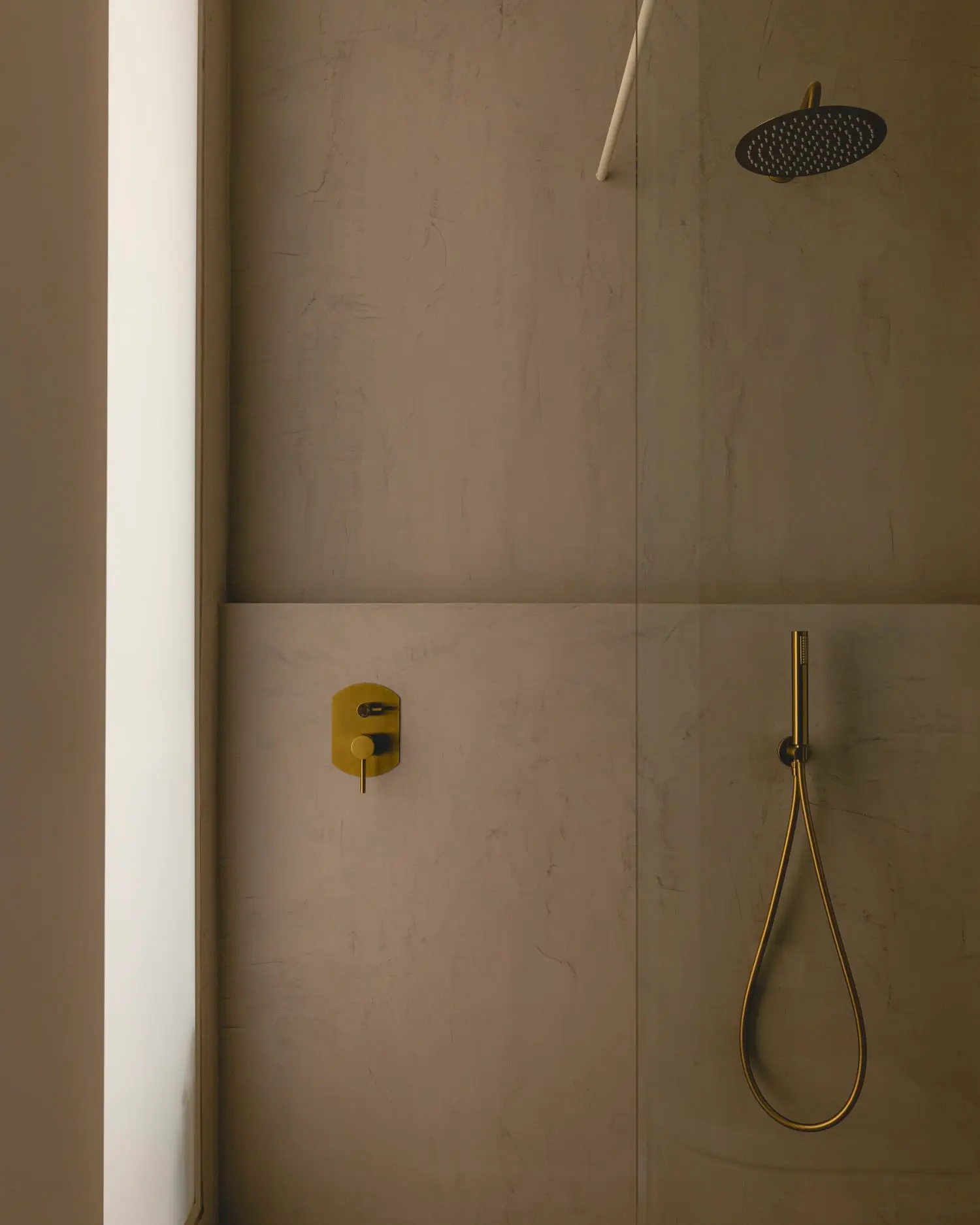 salle de bain microciment décoration contemporaine appartement rénové Barcelone salle de bain microciment décoration contemporaine appartement rénové Barcelone