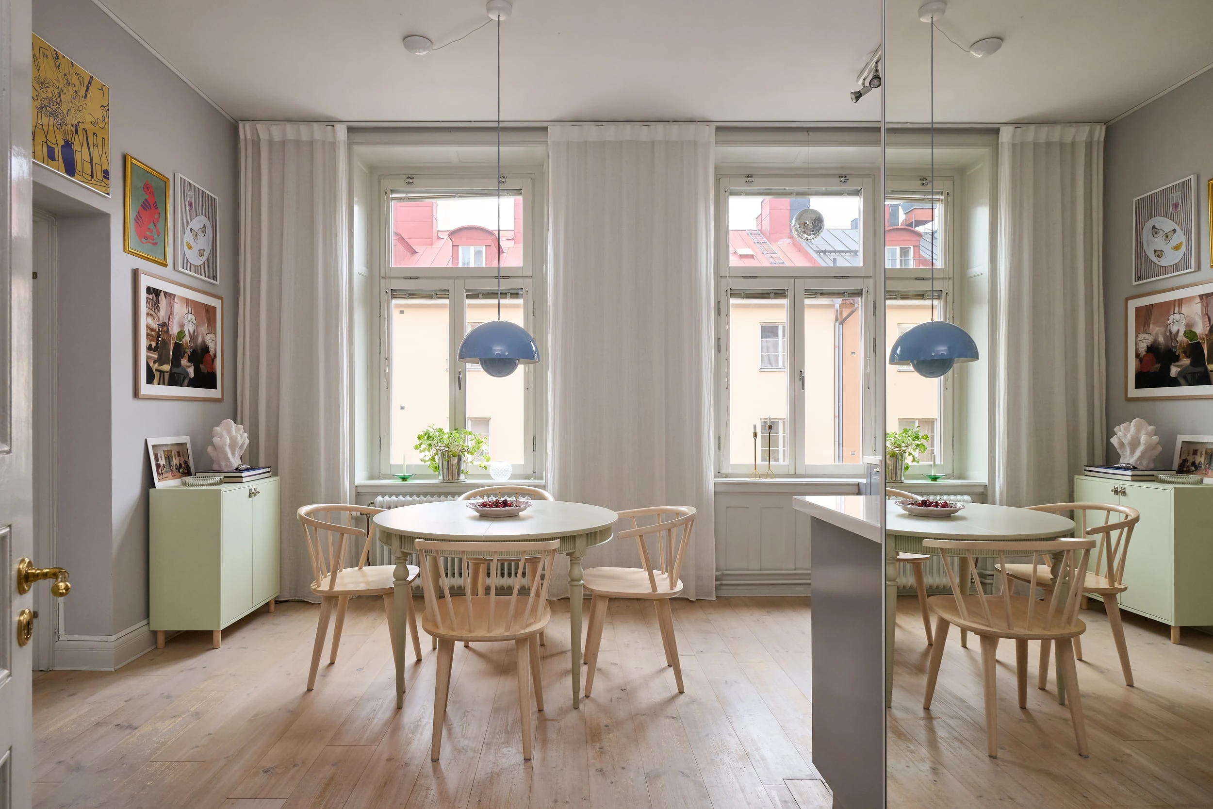 cuisine shaker grise avec salle à manger décoration scandinave petit appartement de 49m2 cuisine shaker grise avec salle à manger décoration scandinave petit appartement de 49m2