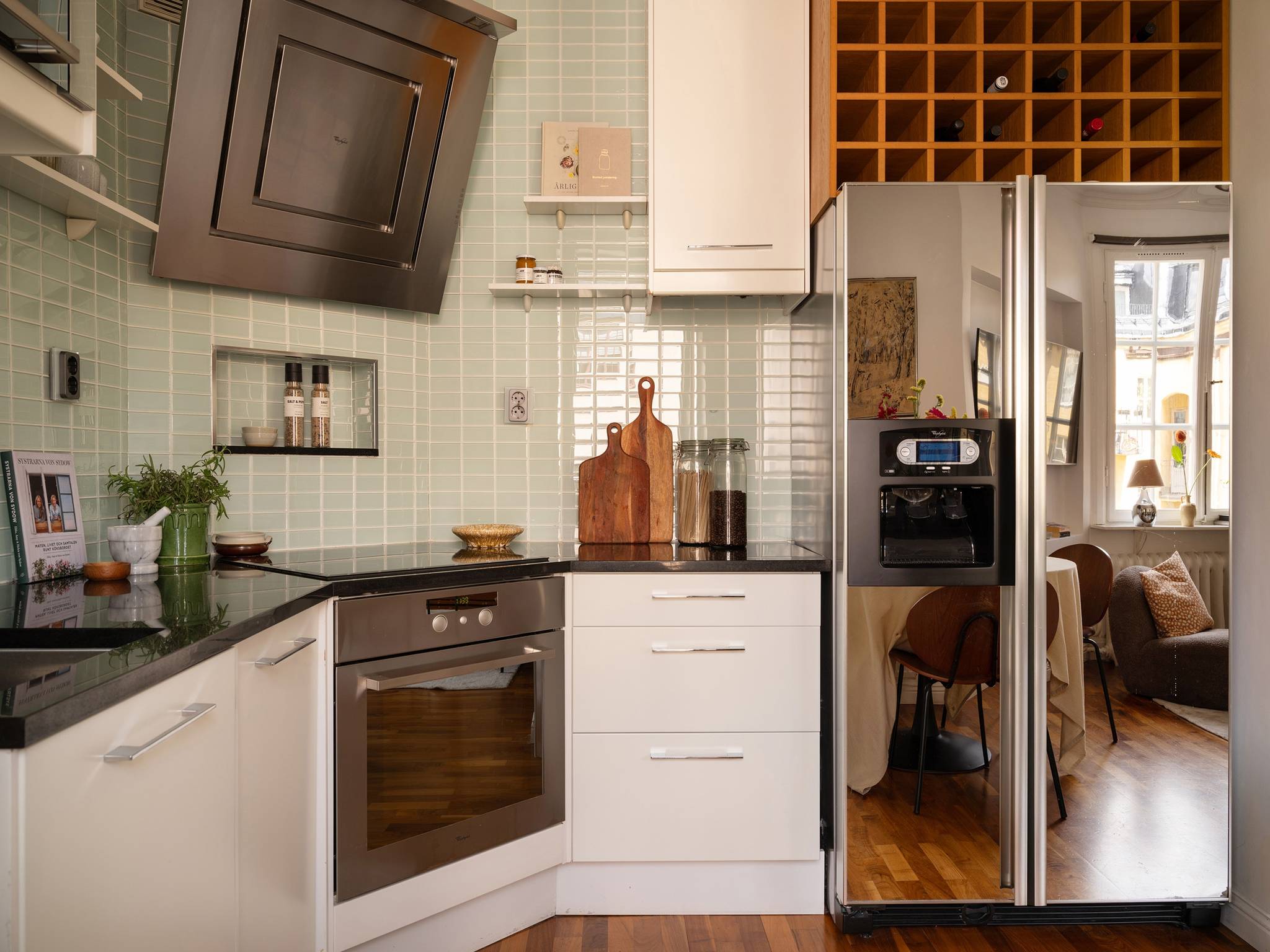 open kitchen 31sqm studio Scandinavian decor in neutral tons open kitchen 31sqm studio Scandinavian decor in neutral tons
