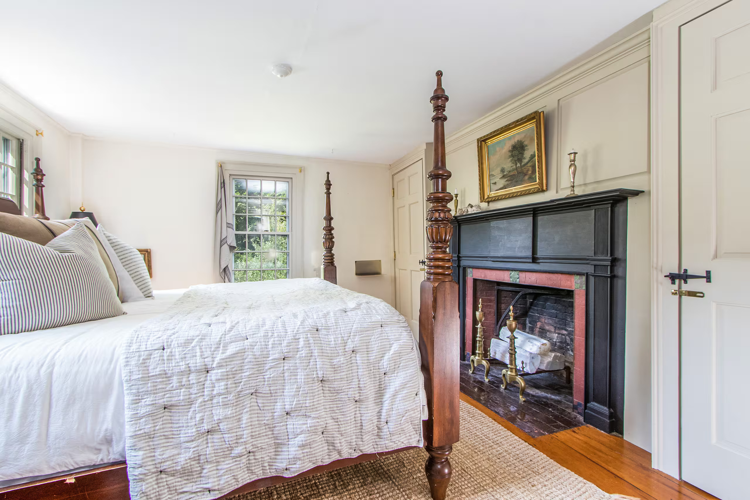 chambre avec cheminée décoration classique chic maison à Cape Cod