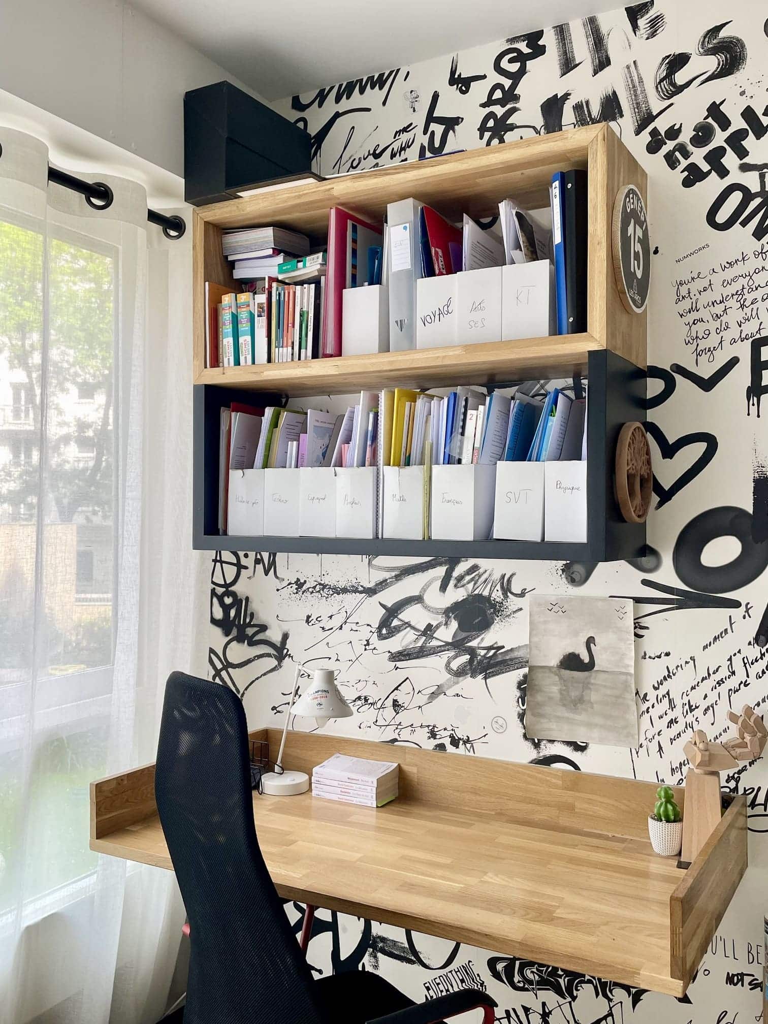 espace bureau décoration contemporaine appartement 110m2 Paris Photo : © Charlotte Gille espace bureau décoration contemporaine appartement 110m2 Paris Photo : © Charlotte Gille