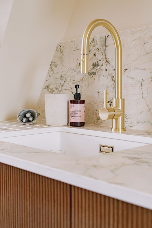 marble countertop in kitchen Photo: ©Jeanne Perrotte