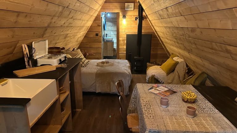 intérieur chalet A-Frame France mini maison 28m2 Cistébois intérieur chalet A-Frame France mini maison 28m2 Cistébois