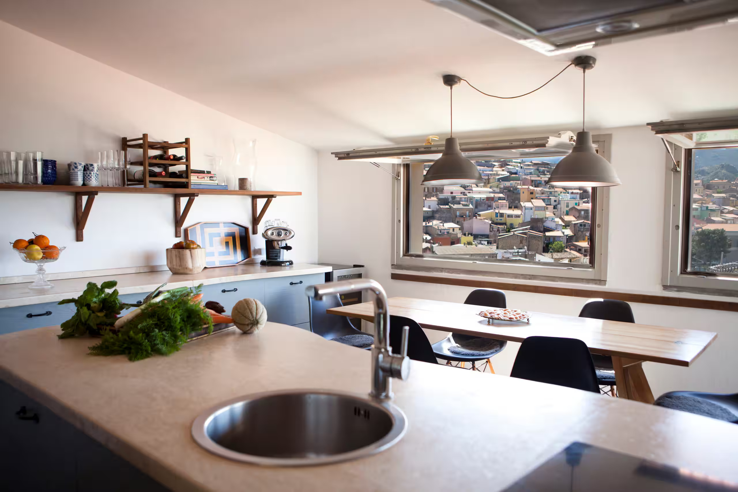cuisine avec vue sur la ville