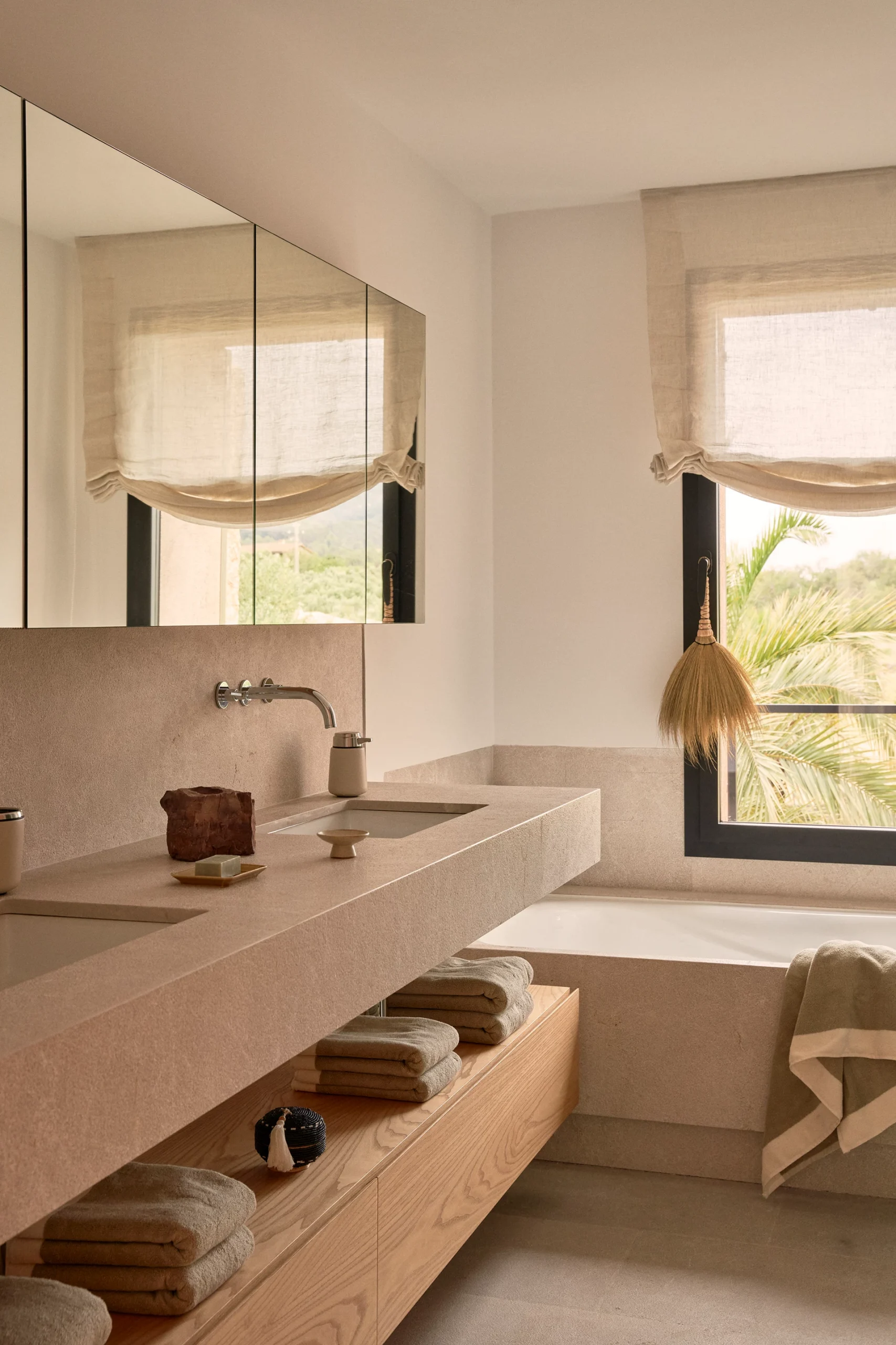 salle de bain décoration contemporaine maison en pierre Finca Selva Majorque