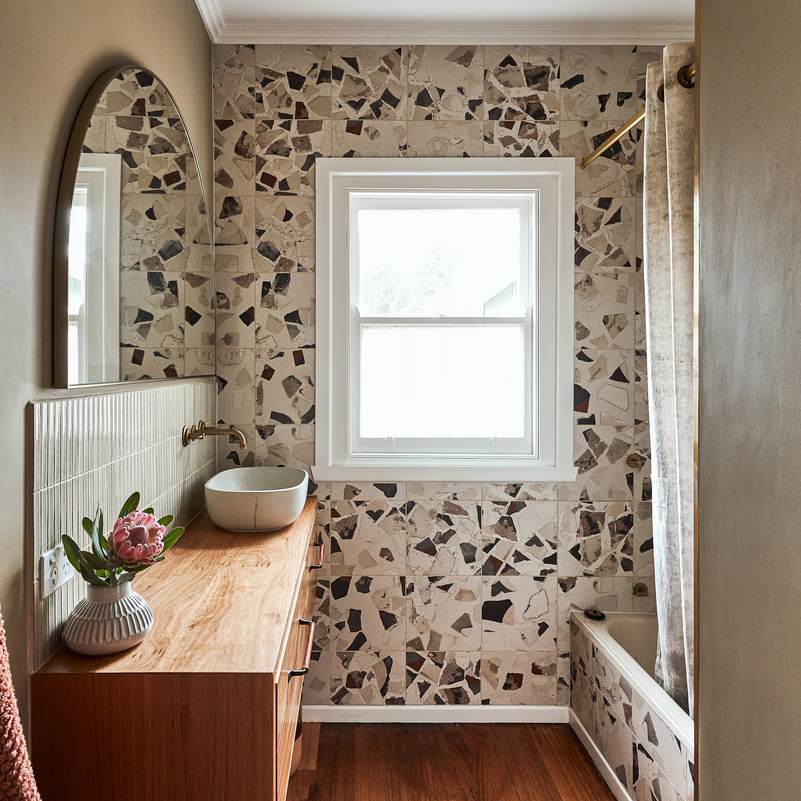 salle de bain terrazzo beige décoration vintage maison victorienne salle de bain terrazzo beige décoration vintage maison victorienne