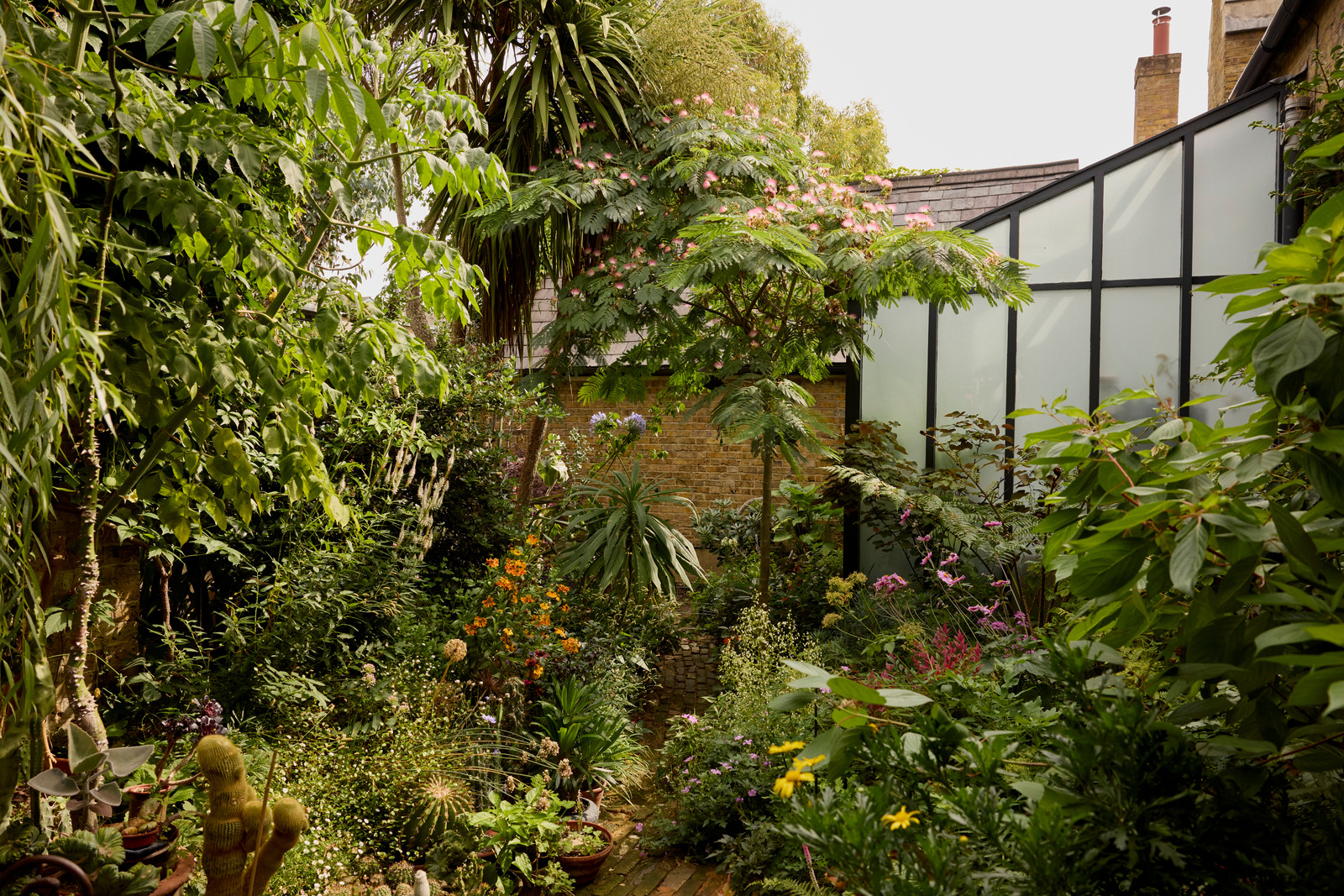 jardin de ville maison dans ancienne école victorienne Londres
