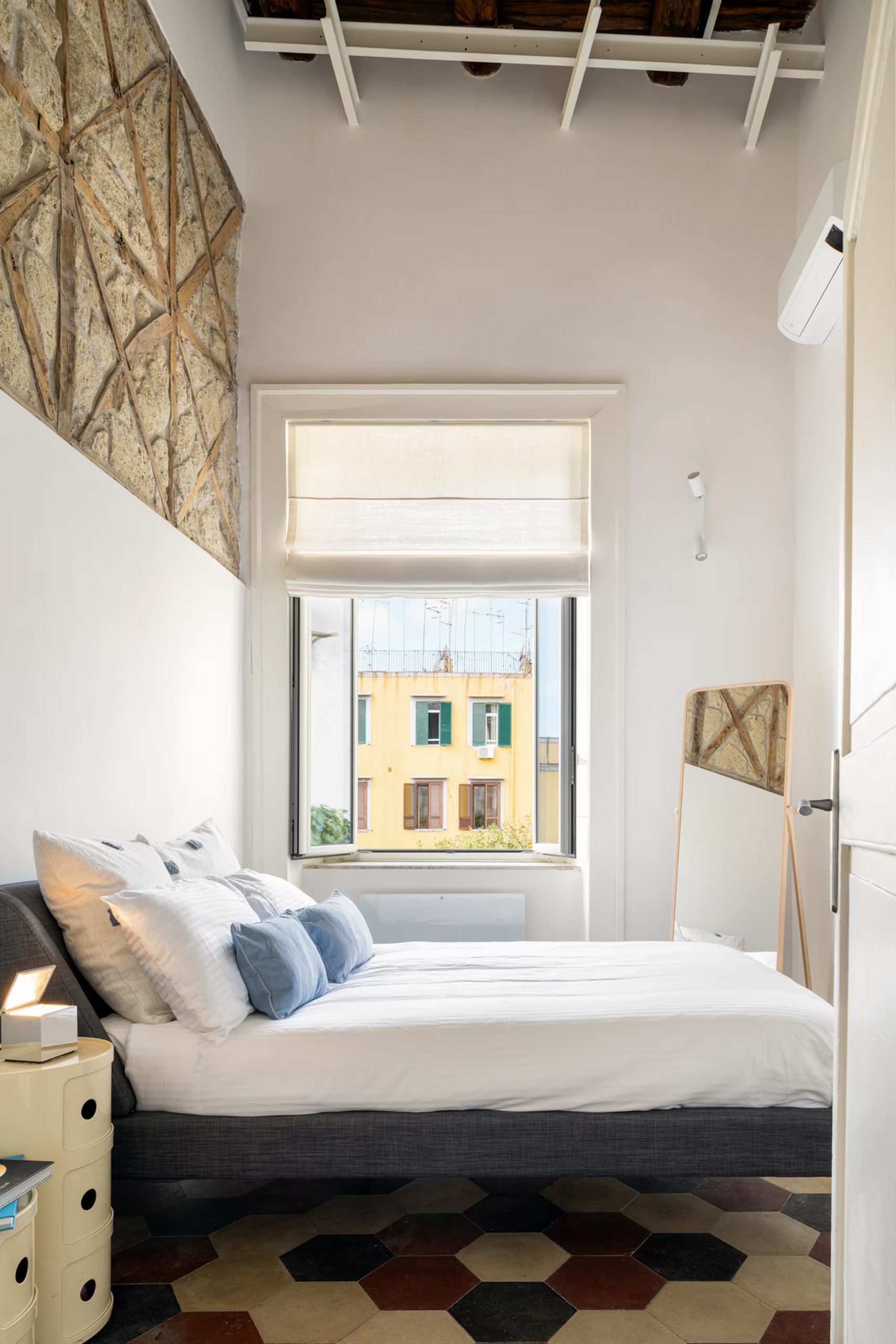chambre appartement à Naples rénovation design