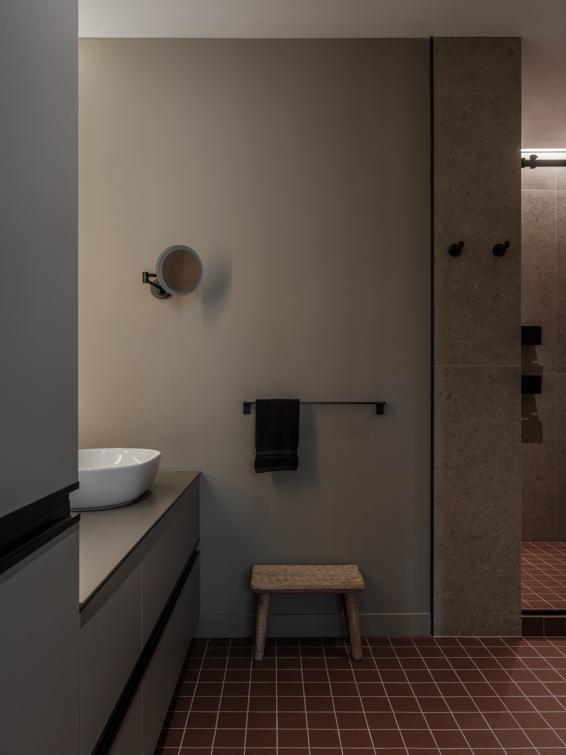 salle de bain grise