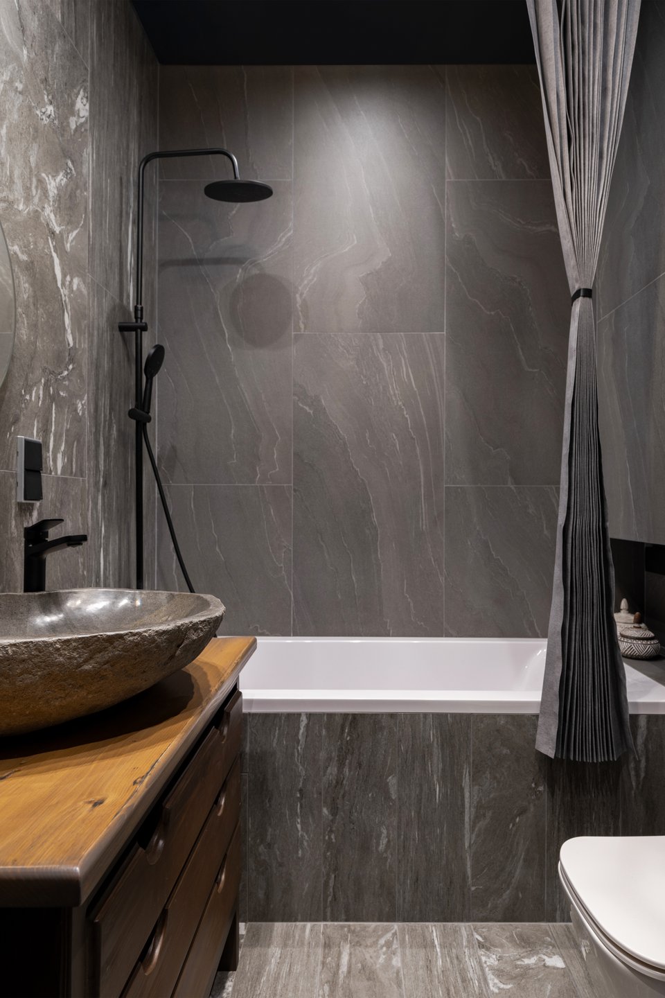 salle de bain grise avec baignoire deux-pièces 41m2 décoration contemporaine