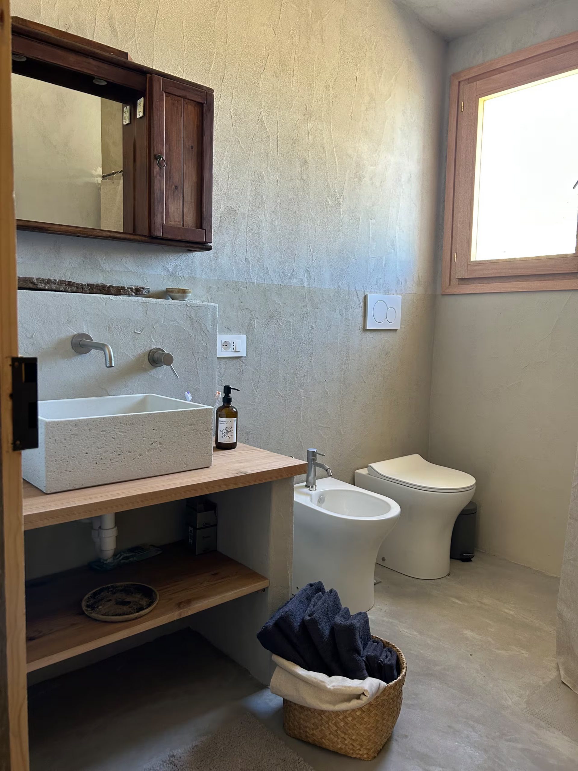 rustic chic bathroom