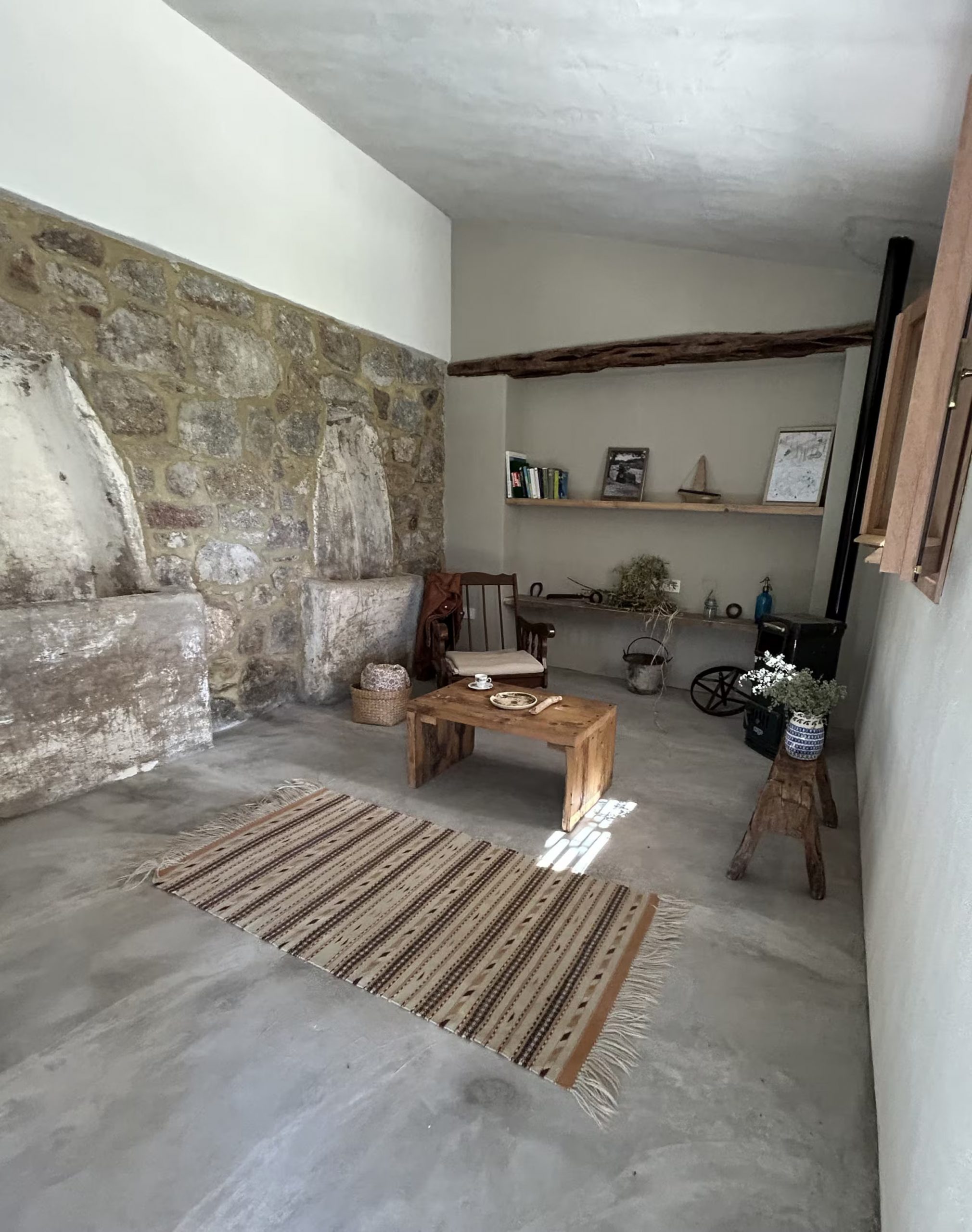living room with rustic and authentic decor in a historic Sardinian house