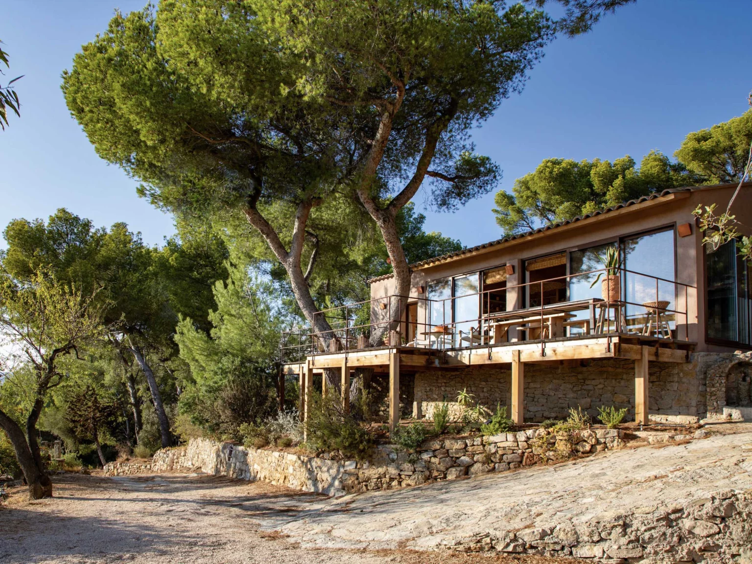 maison contemporaine Provence avec pin parasol maison contemporaine Provence avec pin parasol
