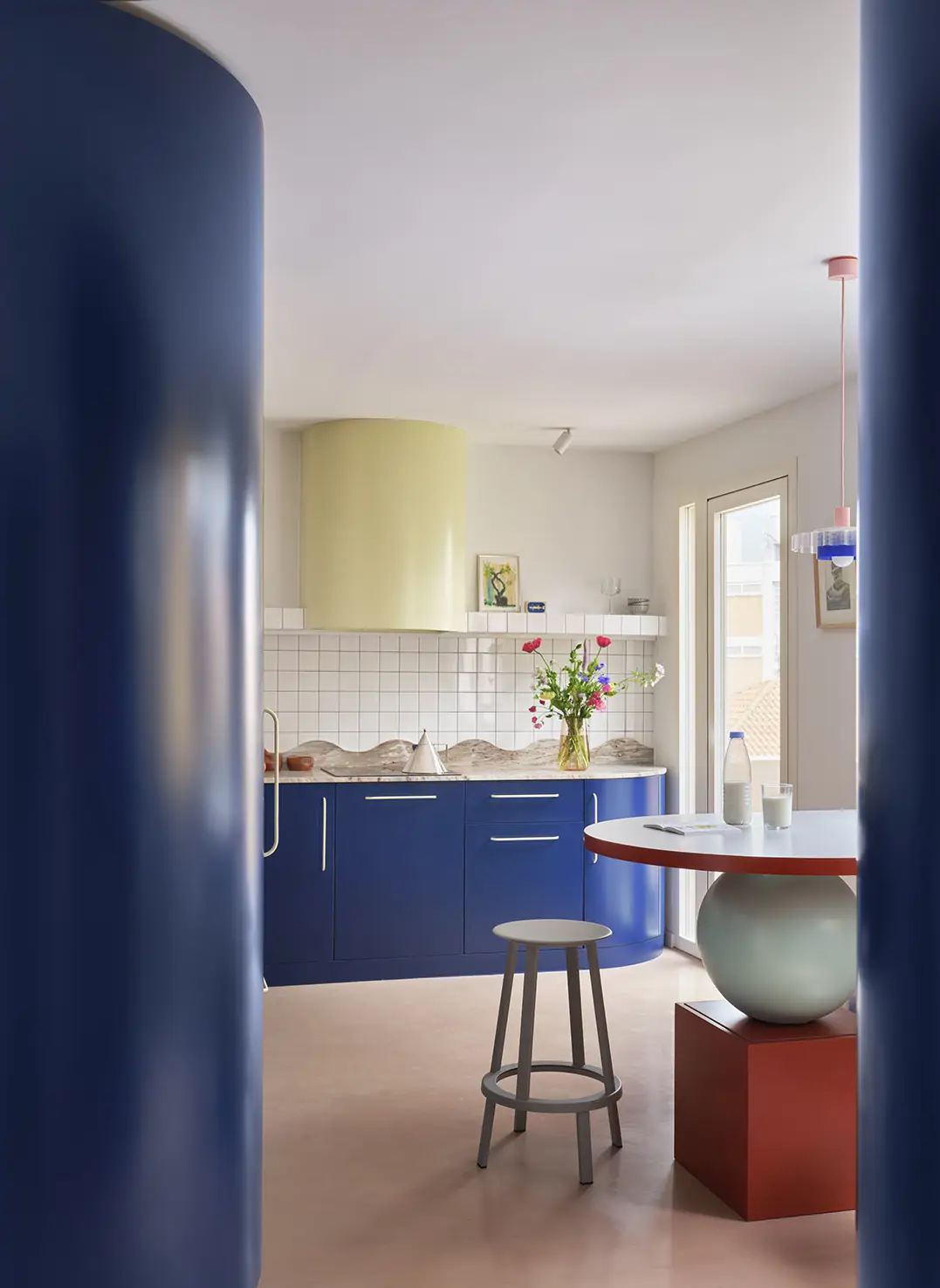 cuisine bleue décoration design appartement Madrid