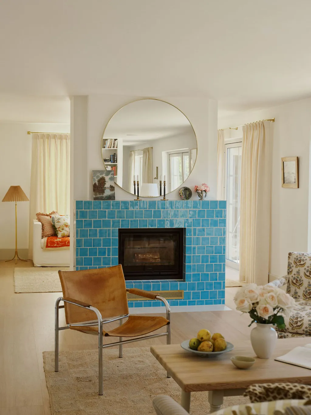 salon avec cheminée carrelage turquoise décoration contemporaine salon avec cheminée carrelage turquoise décoration contemporaine