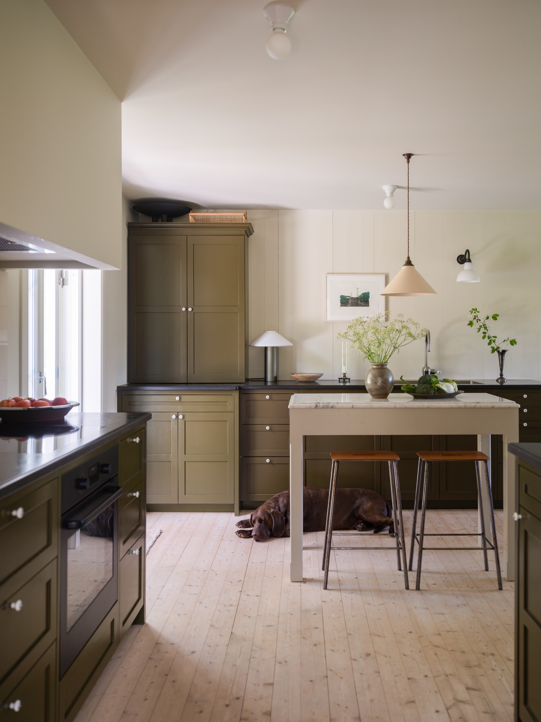 khaki Shaker kitchen Scandinavian decor khaki Shaker kitchen Scandinavian decor