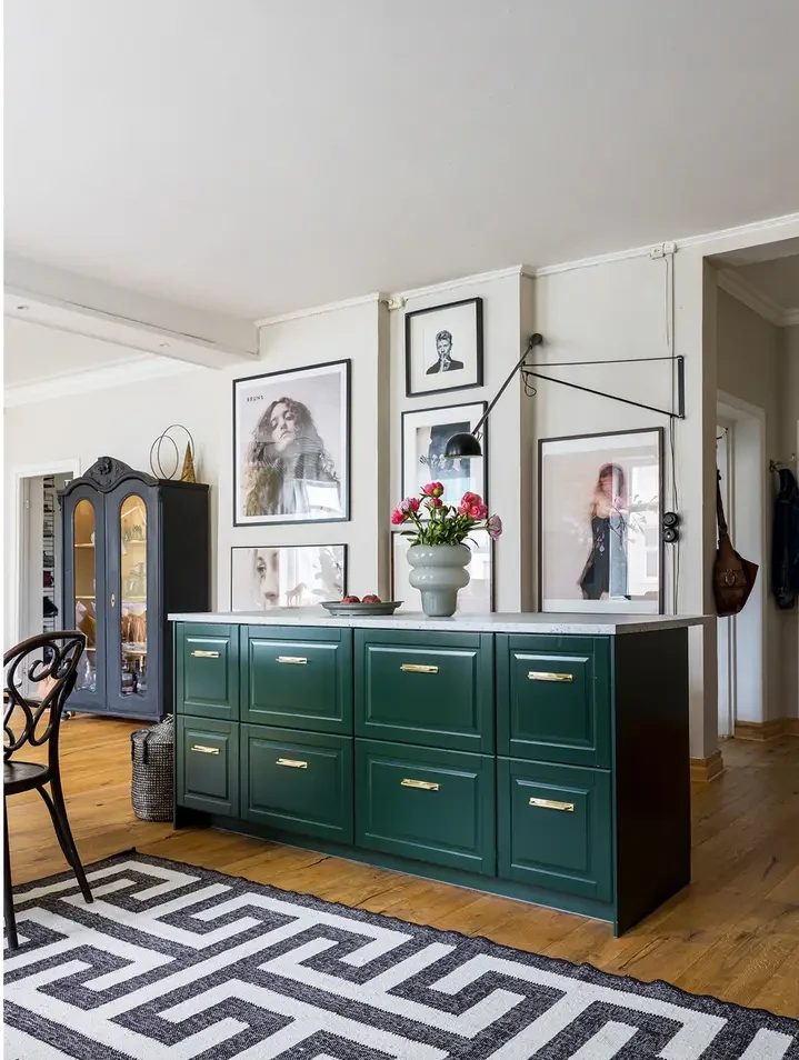 cuisine Ikea verte et salle à manger appartement de 98m2 décoration scandinave éclectique cuisine Ikea verte et salle à manger appartement de 98m2 décoration scandinave éclectique