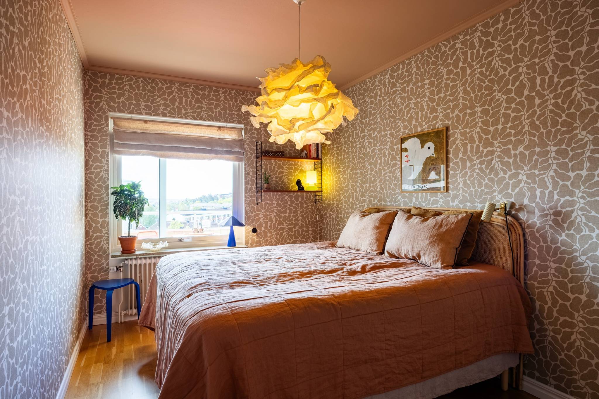 chambre marron et beige avec papier-peint chambre marron et beige avec papier-peint