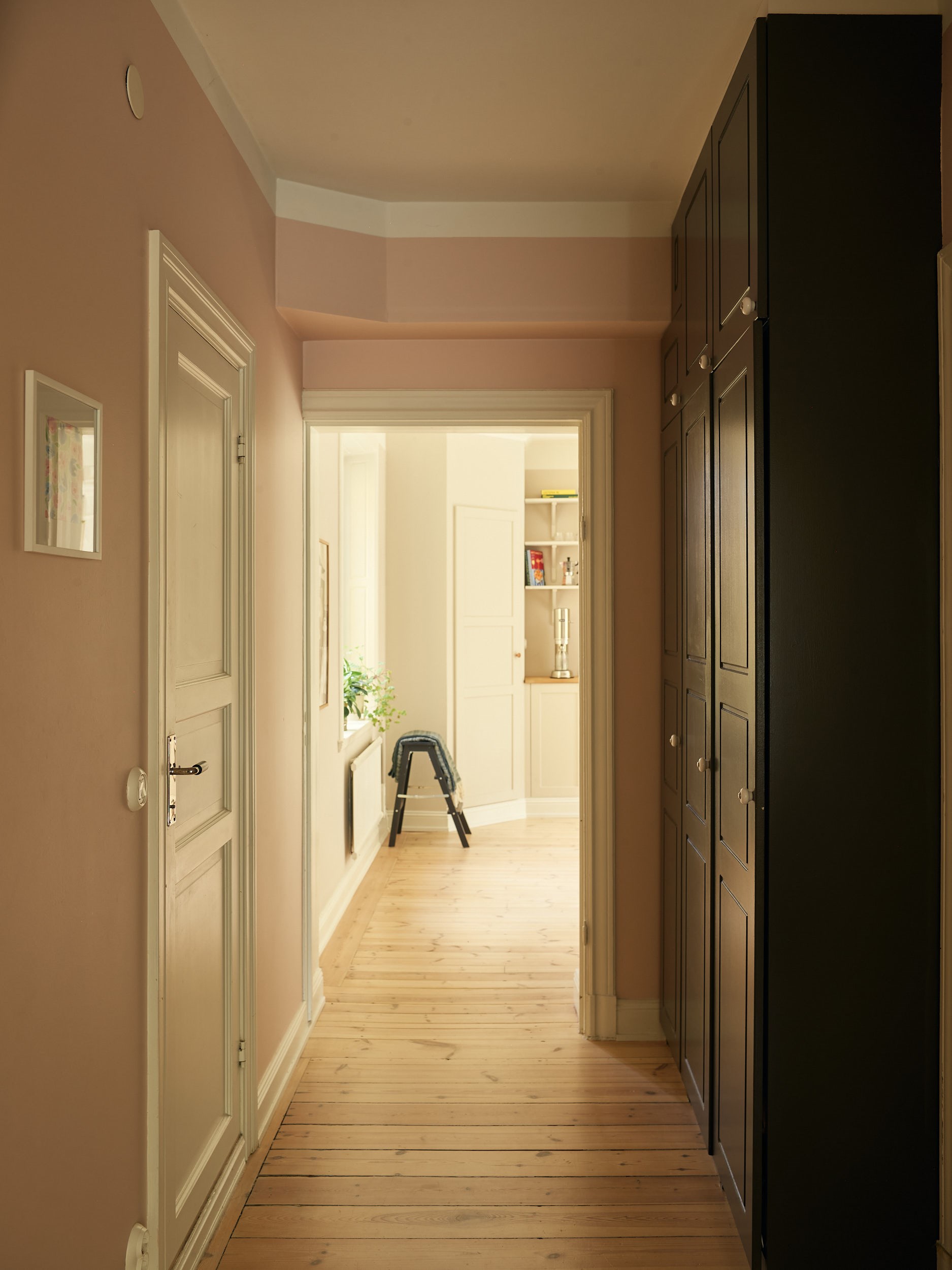 pale pink entryway 58sqm apartement