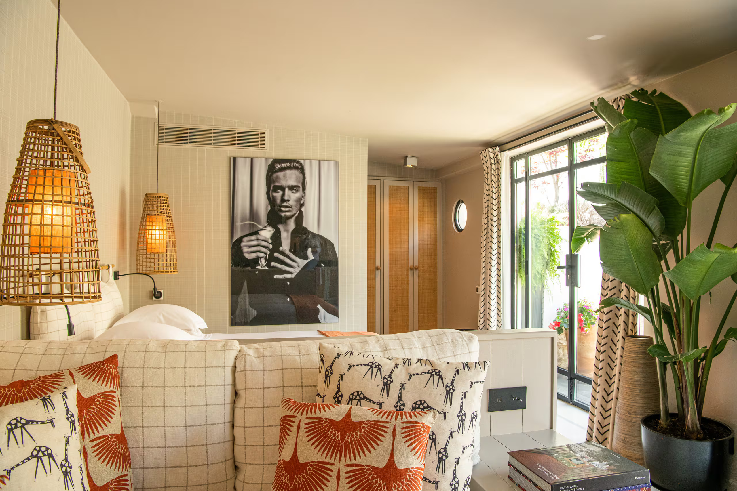 chambre et salon décoration contemporaine et naturelle petite maison studio Portugal
