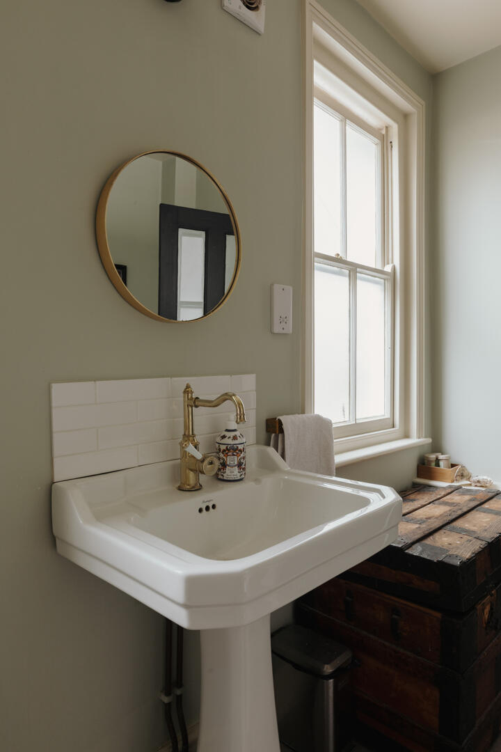 salle de bain vintage décoration classique chic maisonnette victorienne dans le Kent salle de bain vintage décoration classique chic maisonnette victorienne dans le Kent