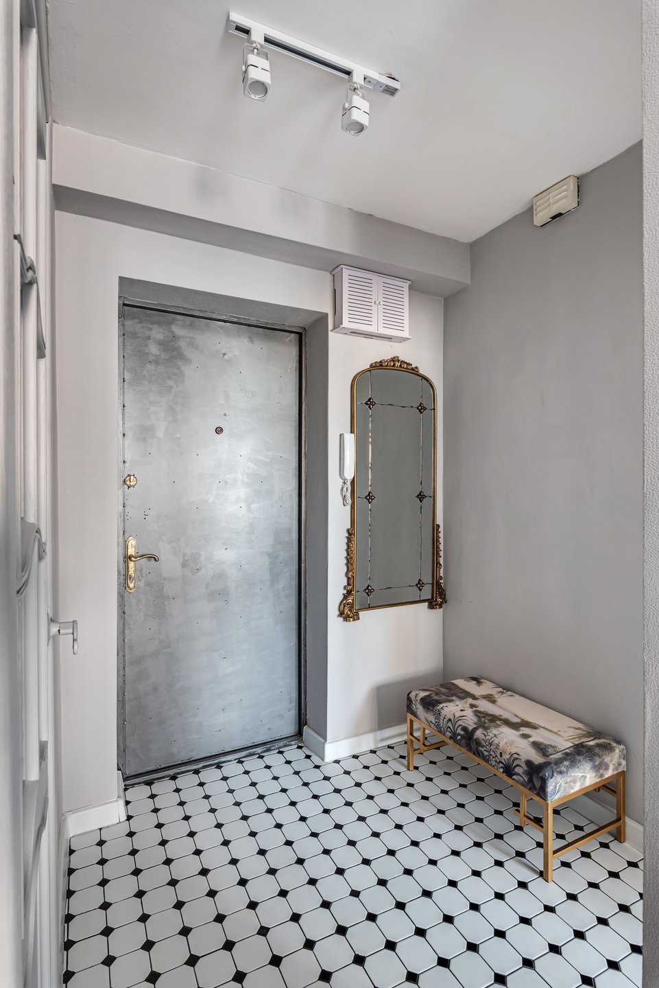 entryway classic parisian decor 34sqm studio flat entryway classic parisian decor 34sqm studio flat