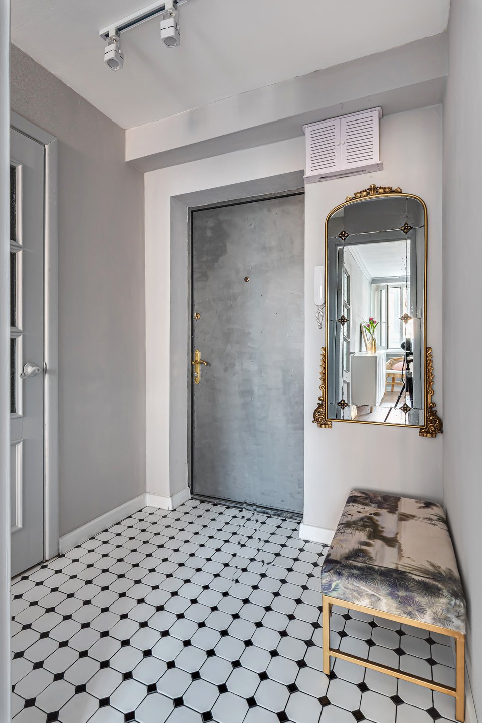 entryway classic parisian decor 34sqm studio flat entryway classic parisian decor 34sqm studio flat