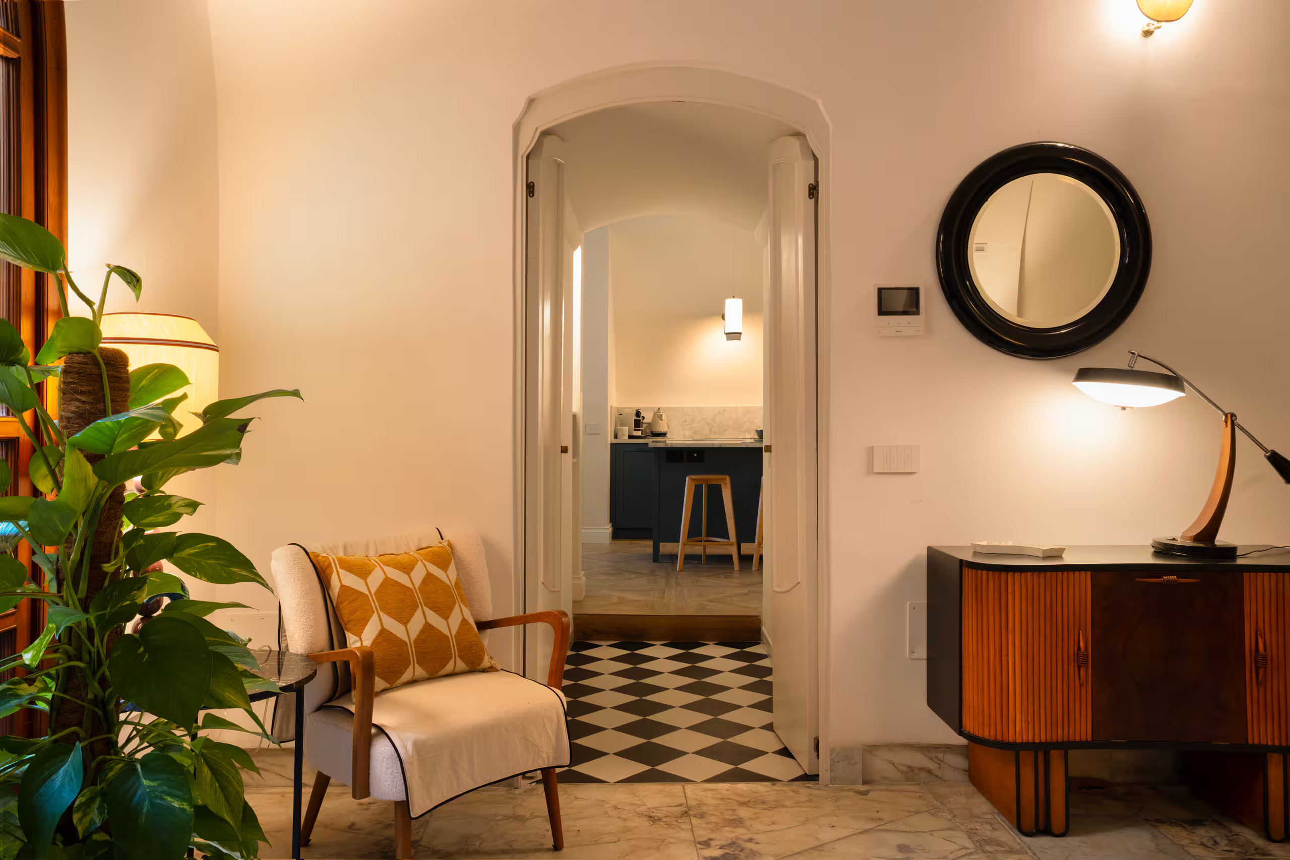 salon décoration contemporaine maison Sardaigne Dimora LAJ Cagliari plafond voûté et fenêtre cintrée sol marbre salon décoration contemporaine maison Sardaigne Dimora LAJ Cagliari plafond voûté et fenêtre cintrée sol marbre