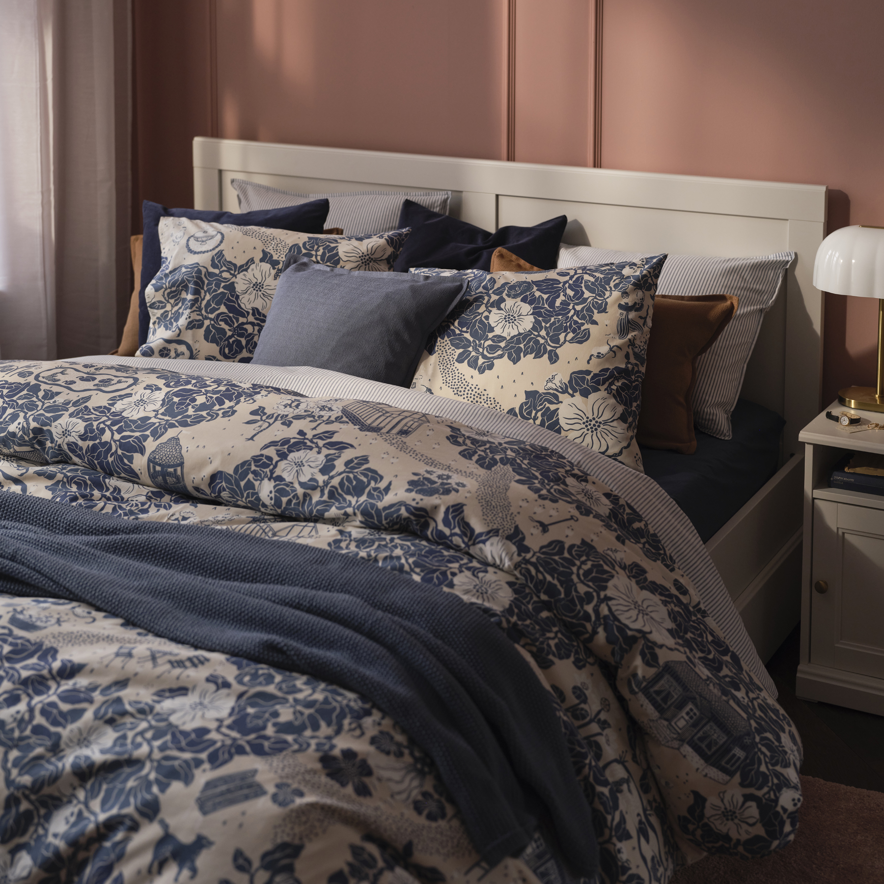 chambre bleue et terracotta