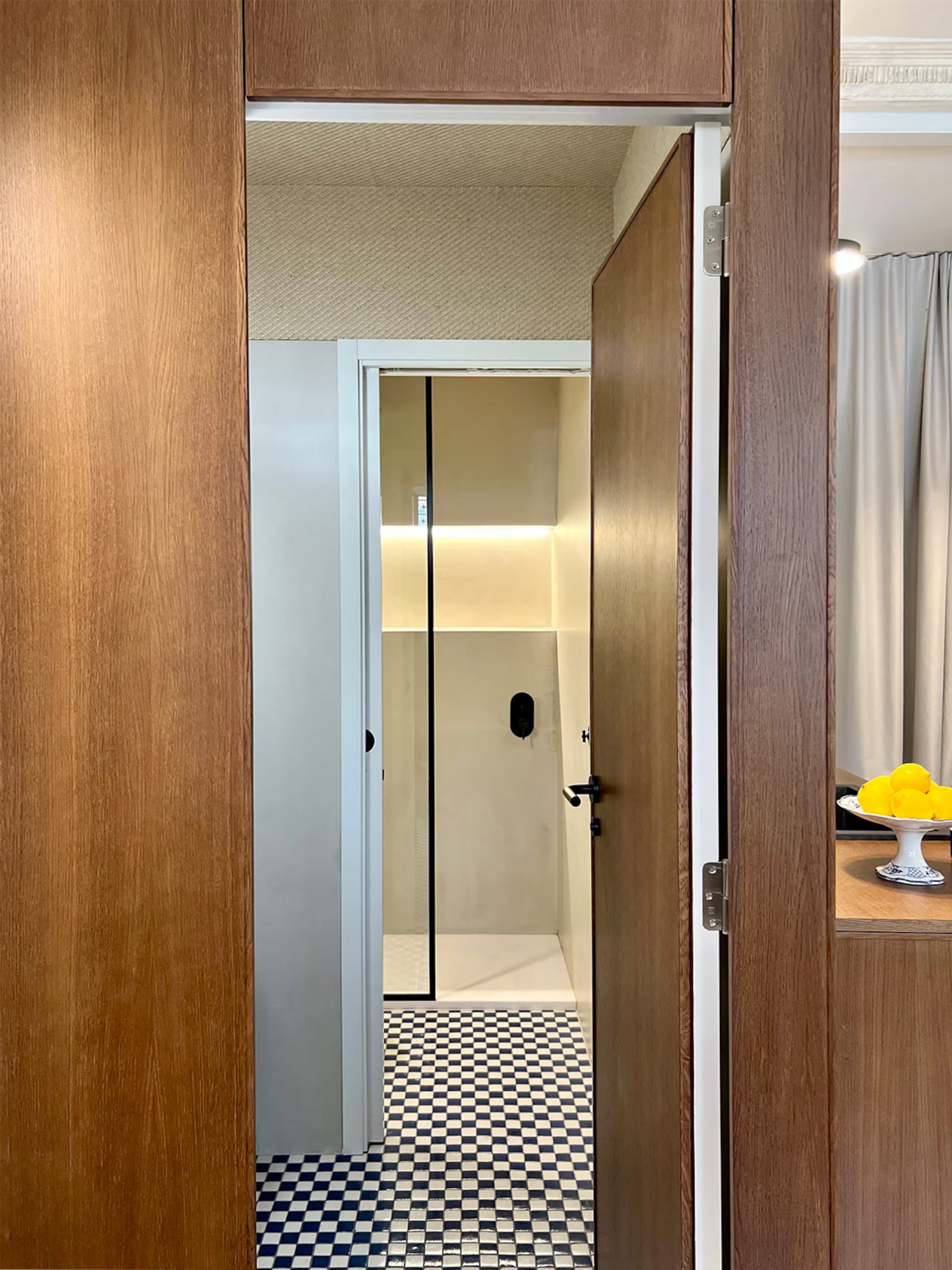 salle de bain avec carrelage à damier à Valencia El Rincón de María Vicenta