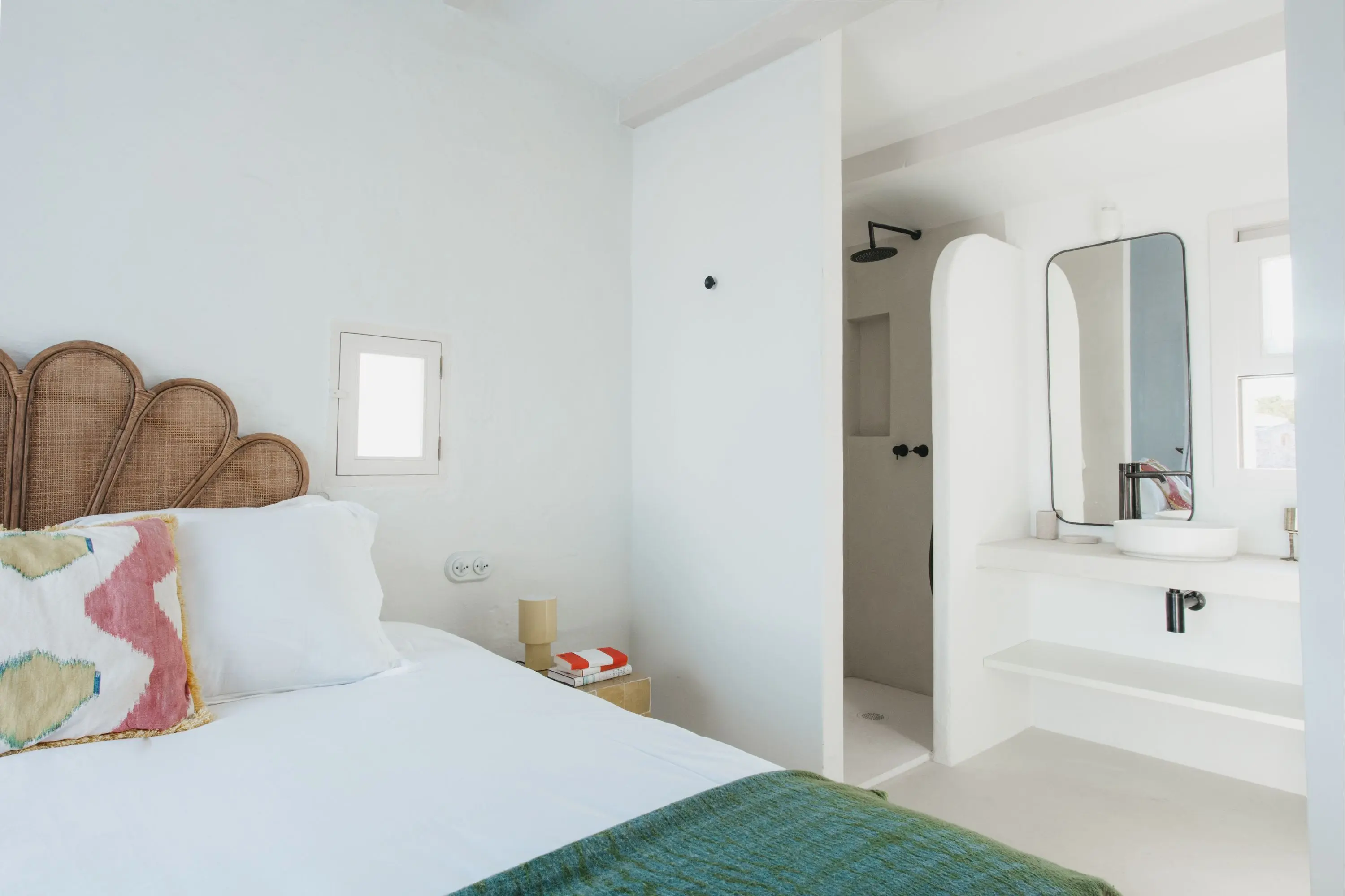 chambre avec salle de bain maison Minorque rénovation et décoration contemporaine chambre avec salle de bain maison Minorque rénovation et décoration contemporaine