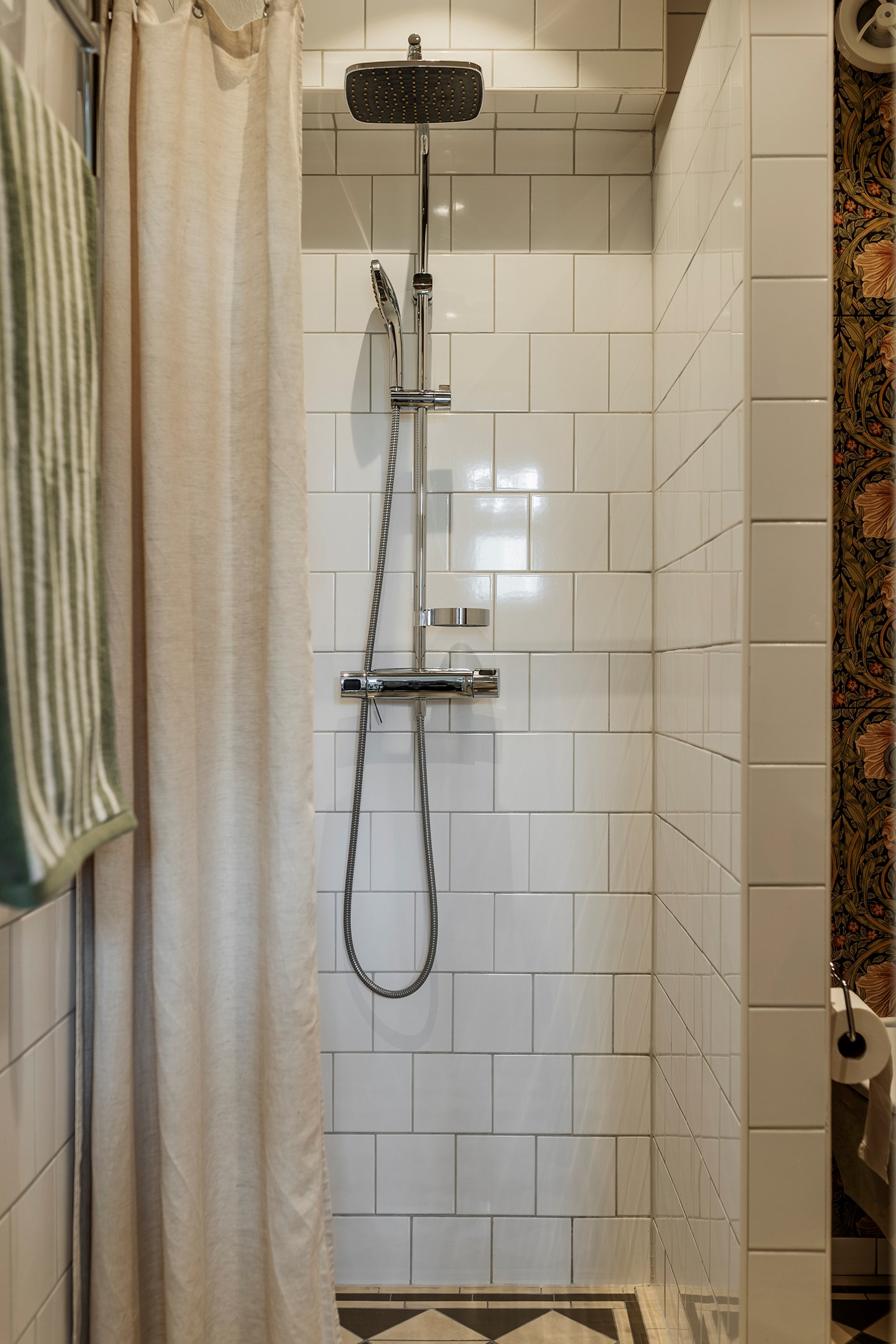 douche sol à damier