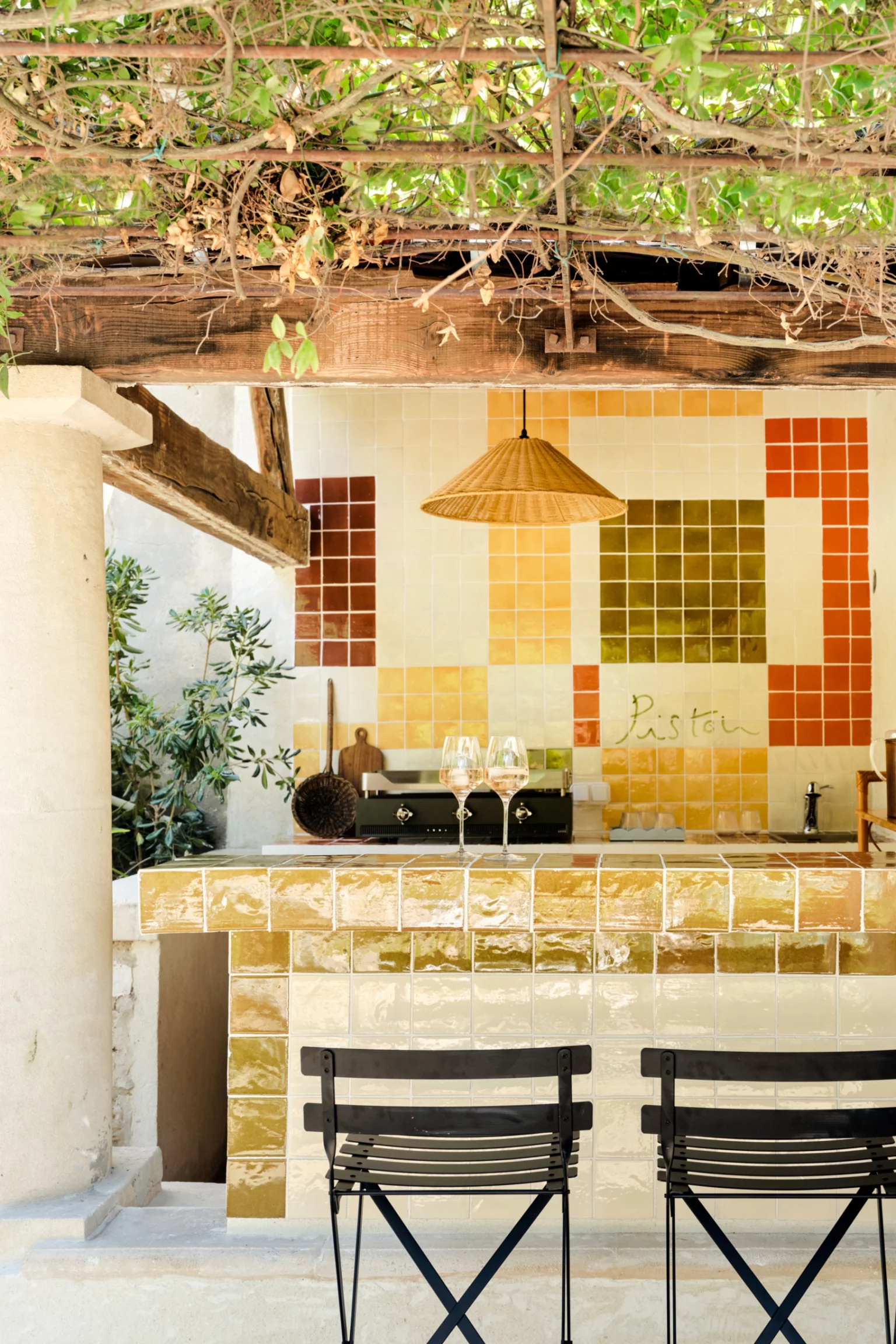 pergola et cuisine d pergola et cuisine d'été dans maison du sud décoration contemporaine