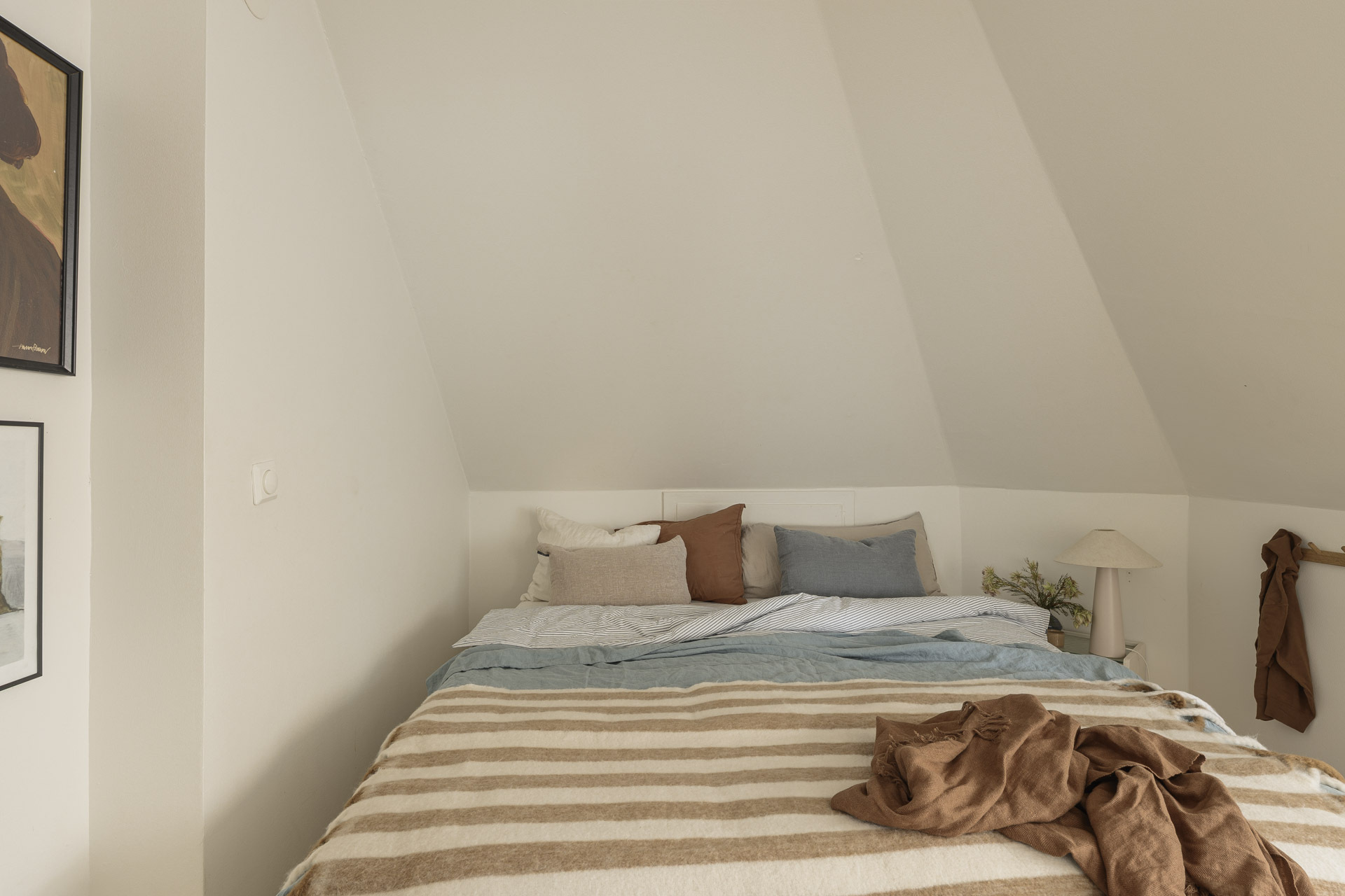 chambre mansardée décoration scandinave appartement 49m2