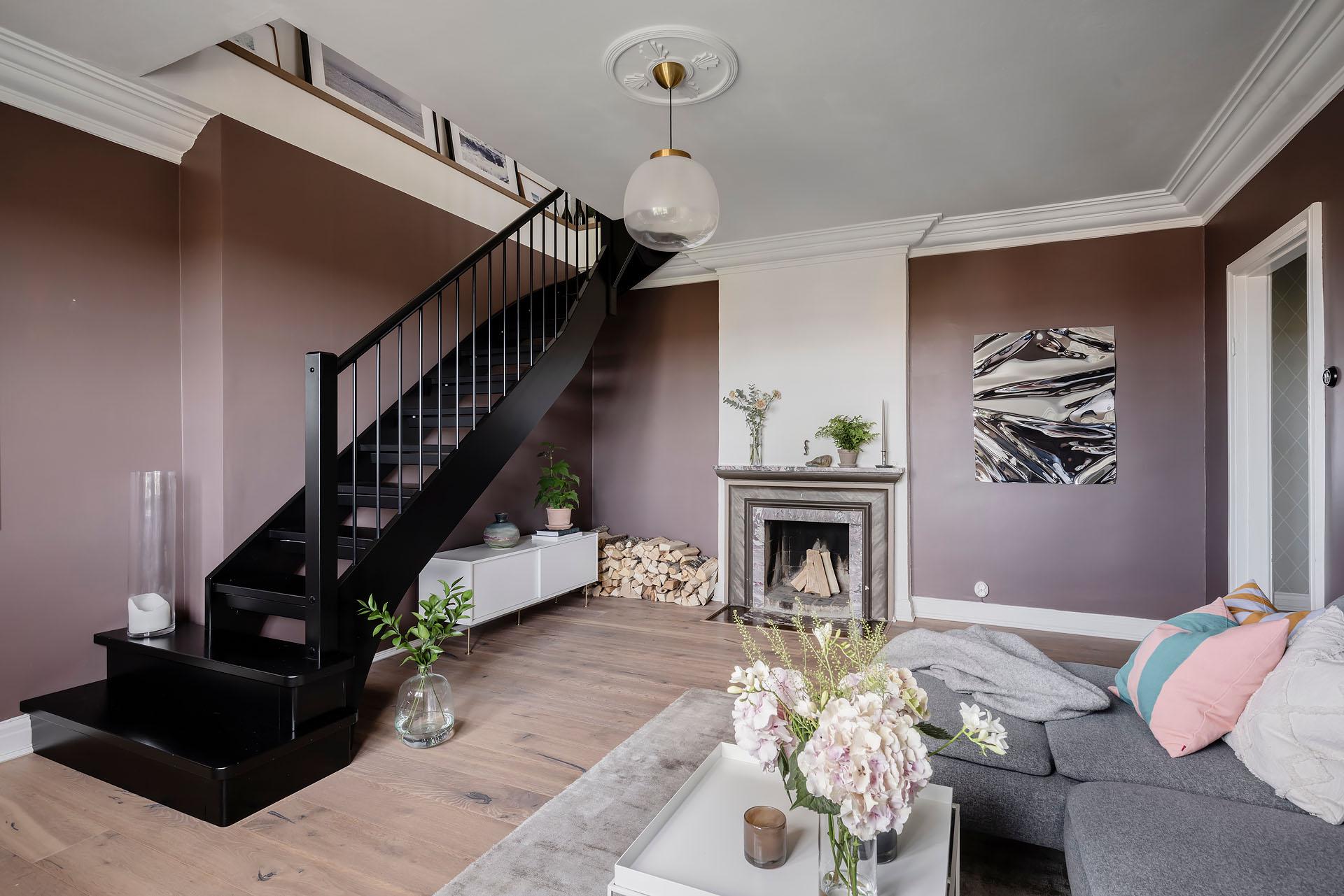 salon avec cheminée et escalier décoration scandinave duplex 118m2
