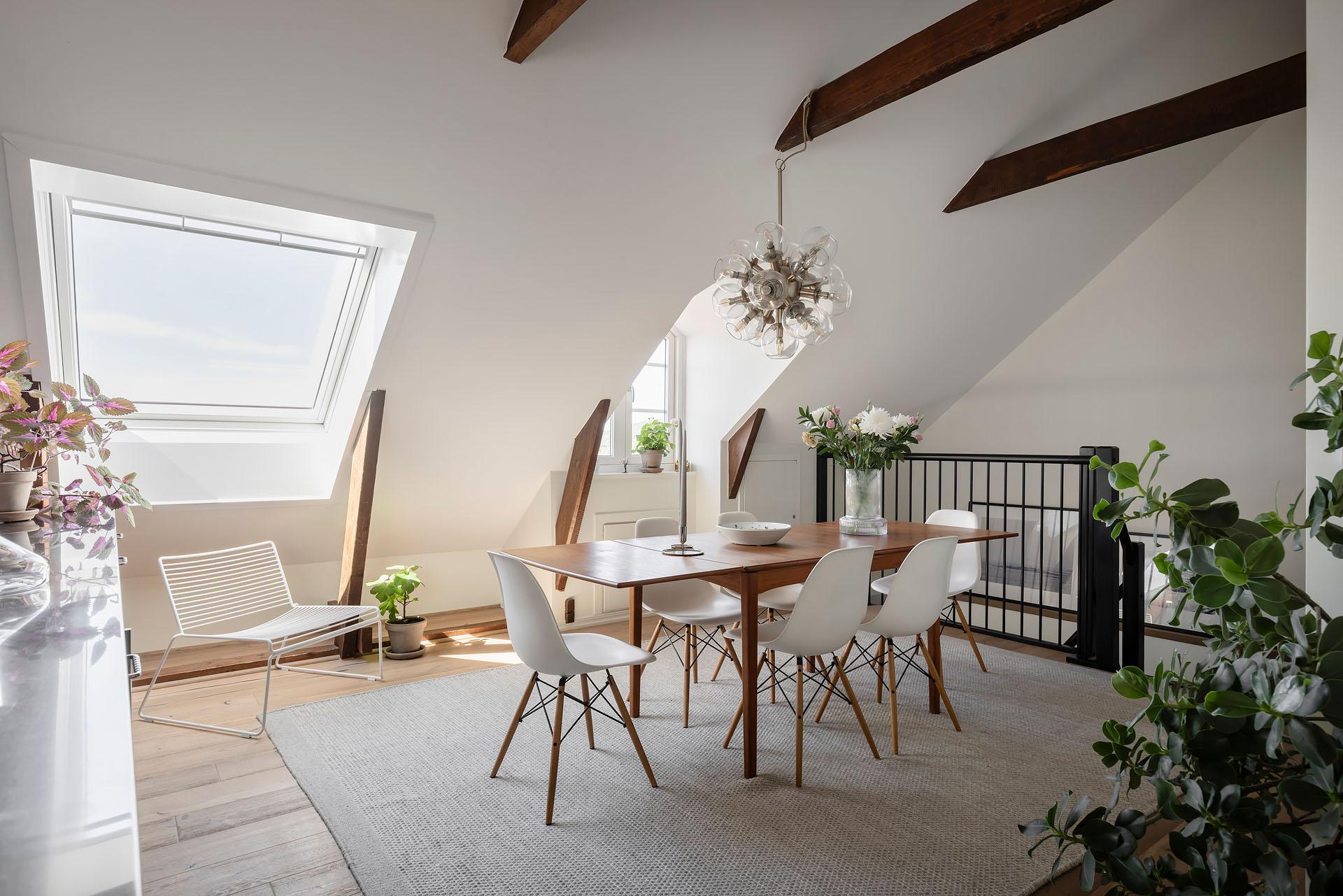 salle à manger avec poutres décoration scandinave duplex 118m2