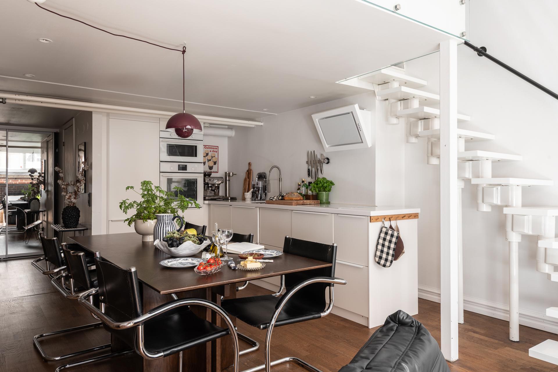 salle à manger et cuisine sous mezzanine appartement en duplex de 65m2 décoration scandinave