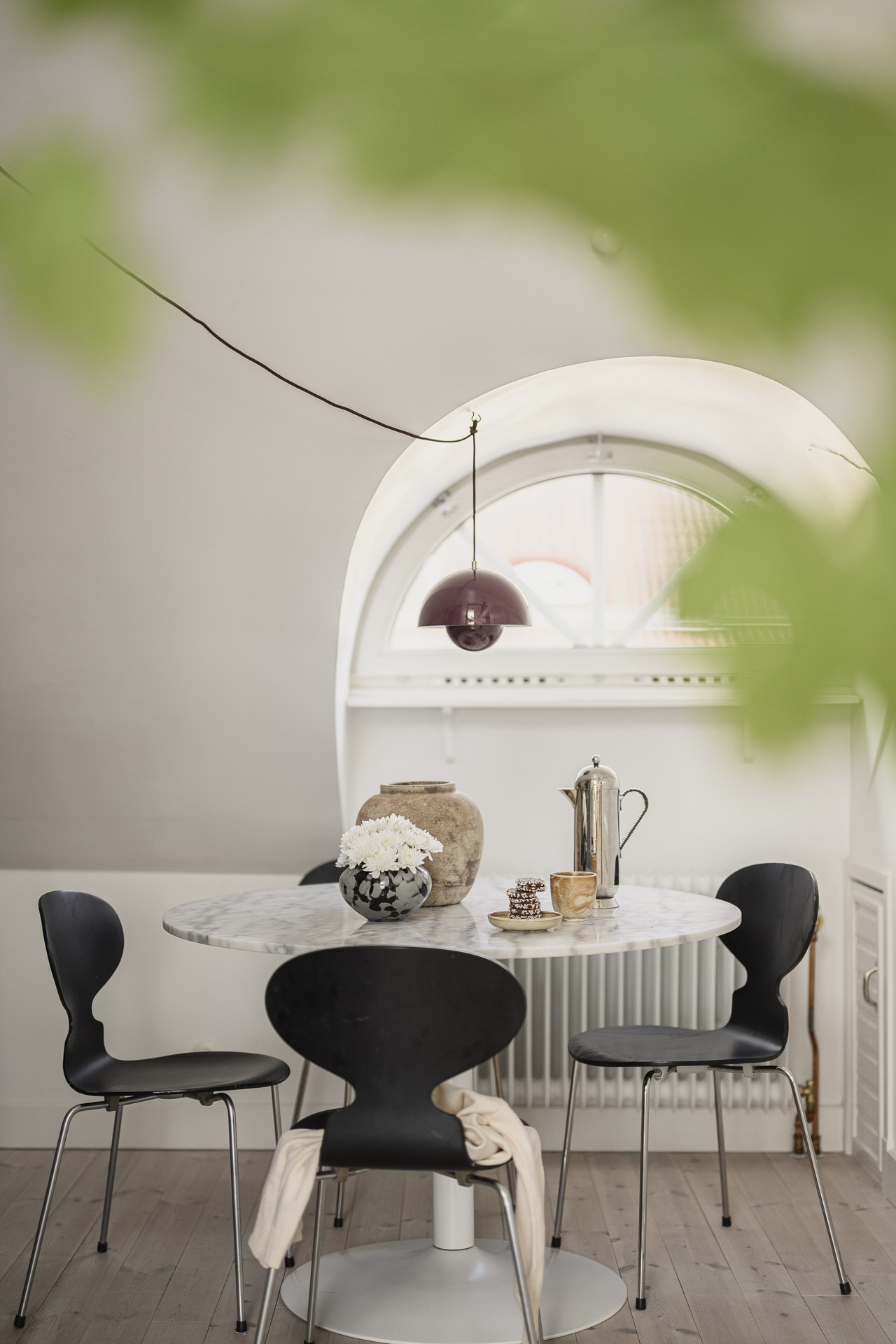 salle à manger décoration scandinave studio mansardé 24m2 avec mezzanine