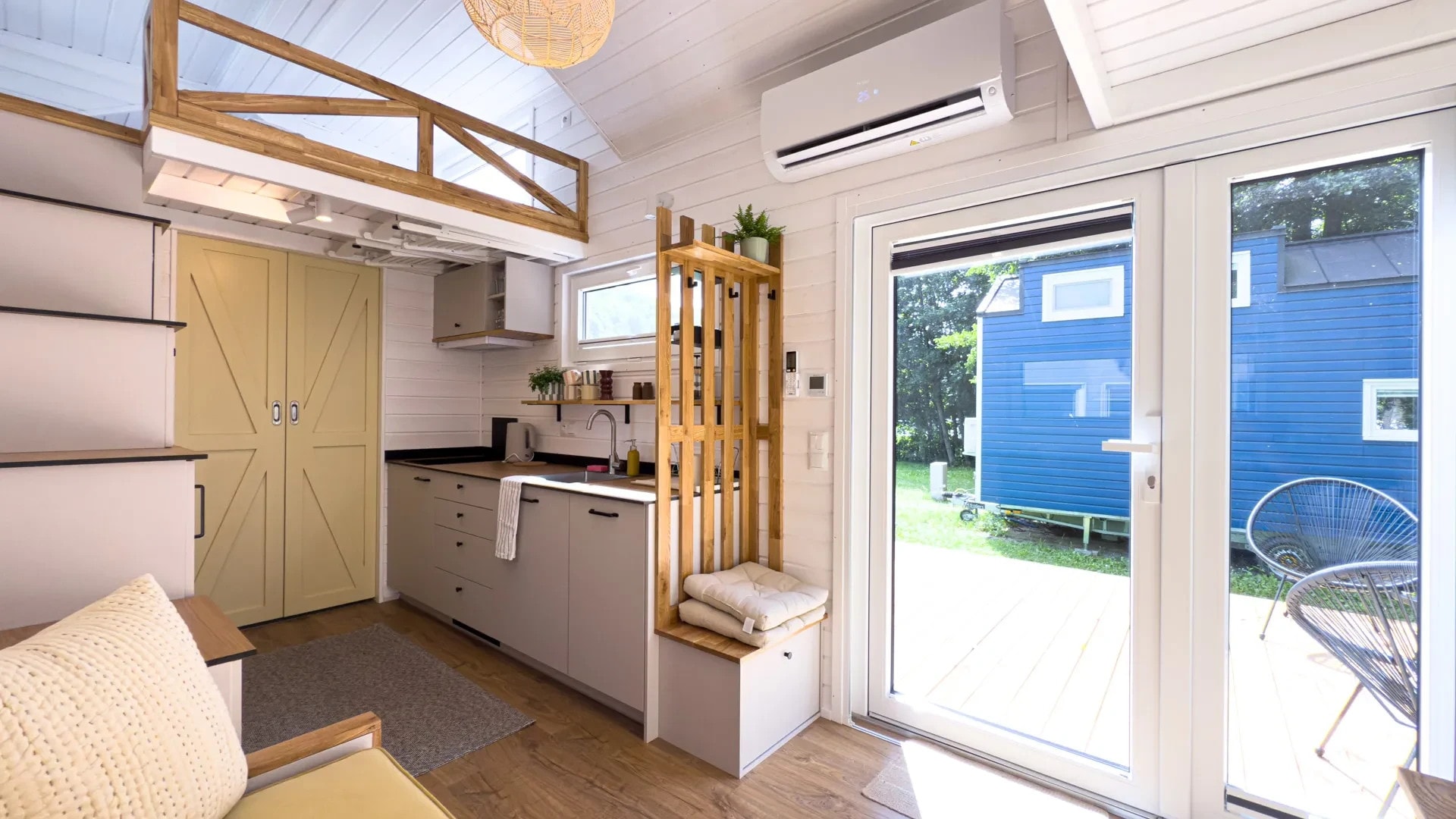 intérieur tiny house inclusive 25m2 pour 6 personnes Mobi Water Dreams par Mobi House
