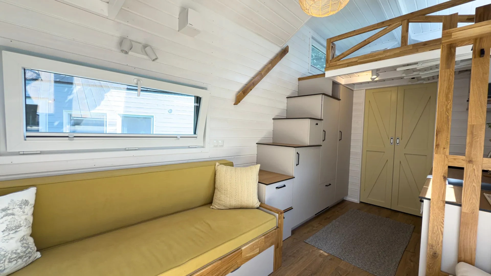 intérieur tiny house inclusive 25m2 pour 6 personnes Mobi Water Dreams par Mobi House
