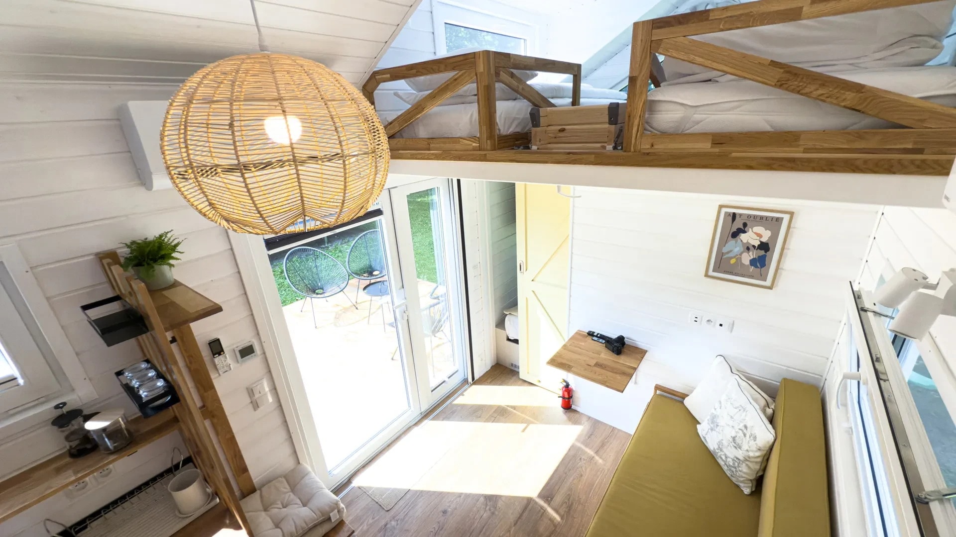 intérieur tiny house inclusive 25m2 pour 6 personnes Mobi Water Dreams par Mobi House