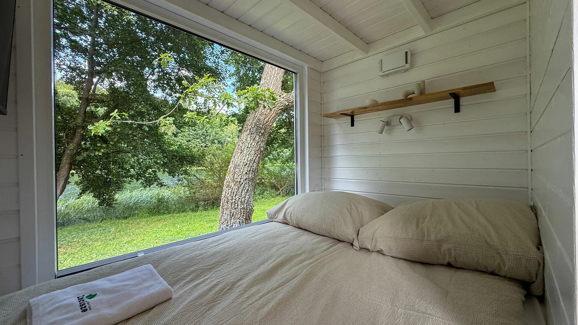 chambre tiny house inclusive 25m2 pour 6 personnes Mobi Water Dreams par Mobi House
