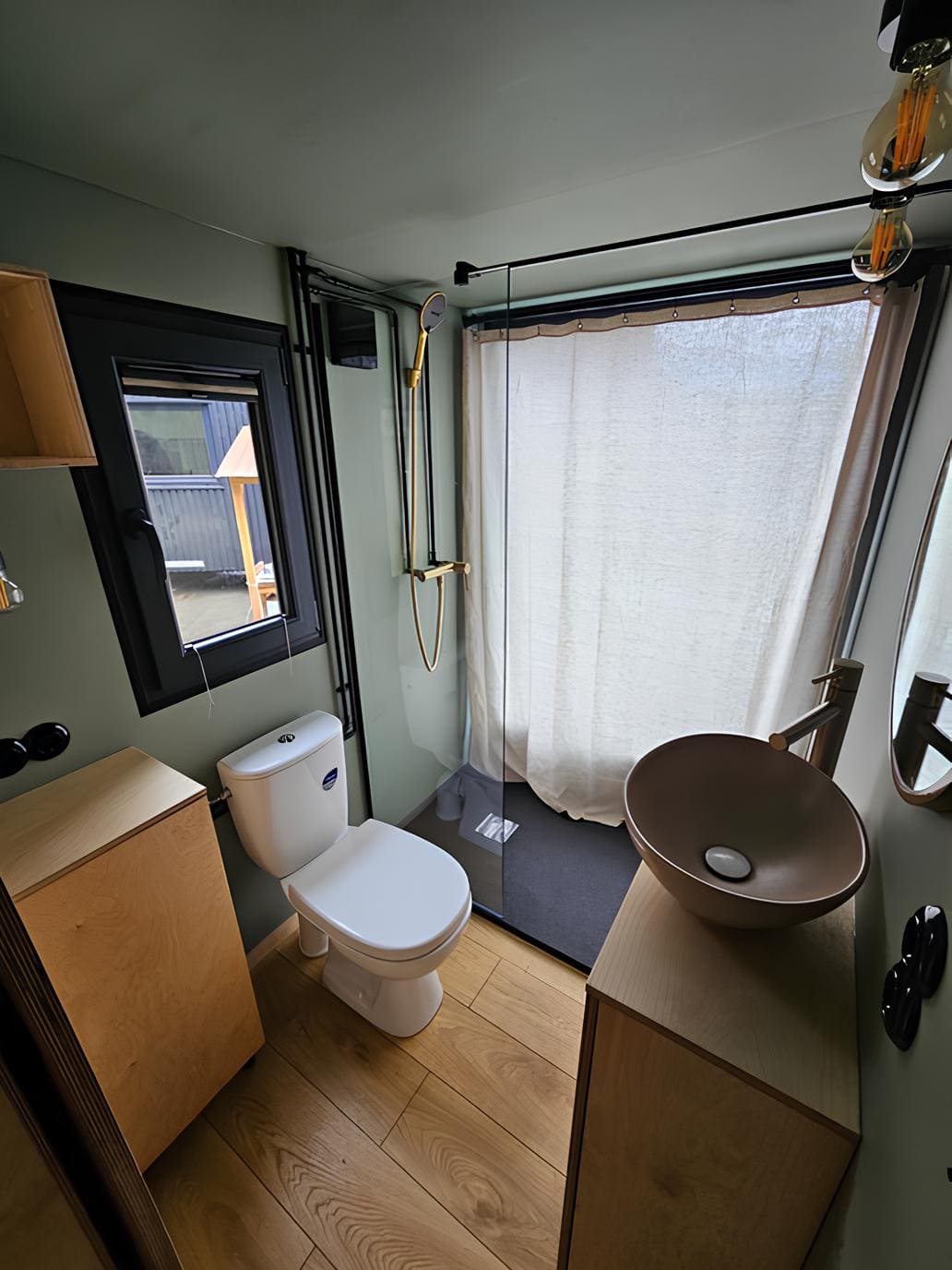 salle de bain mini maison mobilie Julia Vagabond Haven salle de bain mini maison mobilie Julia Vagabond Haven